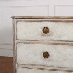 Commode suédoise architecturale peinte