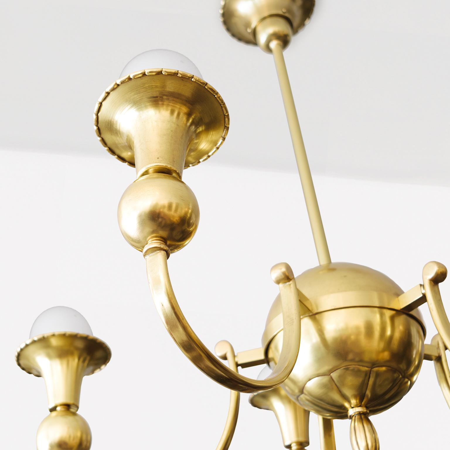Lampadario svedese Art Deco a 5 bracci in ottone lucido In condizioni buone in vendita a New York, NY