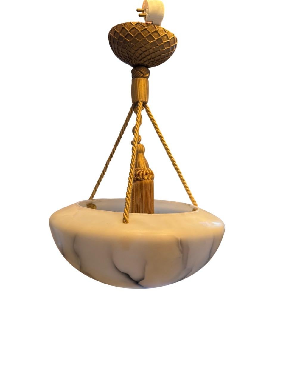 Lámpara colgante sueca art déco de cristal de alabastro con detalles de cuerda dorada, 19 en venta