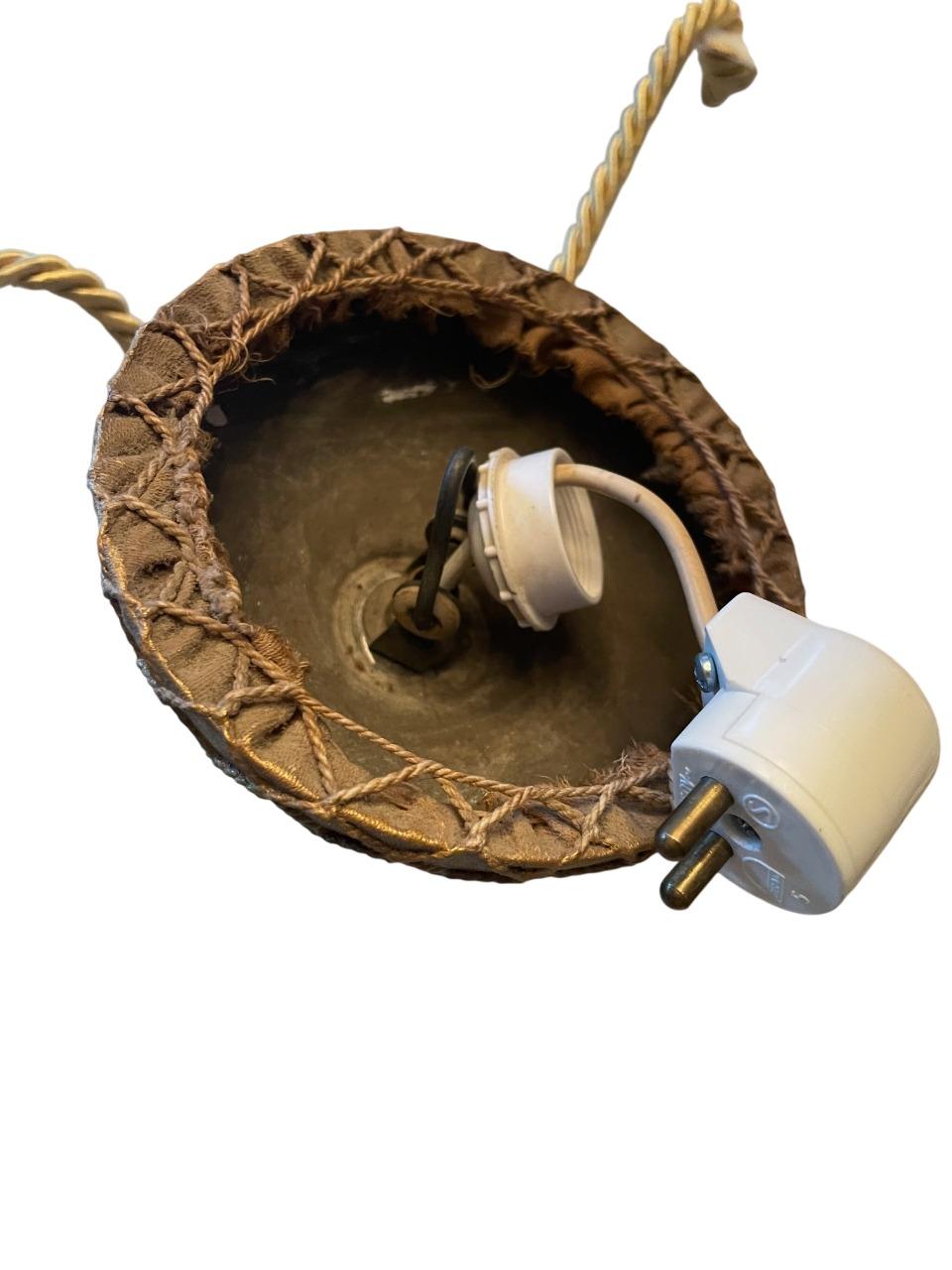 Lámpara colgante sueca art déco de cristal de alabastro con detalles de cuerda dorada, 19 en Bueno estado para la venta en Stockholm, SE