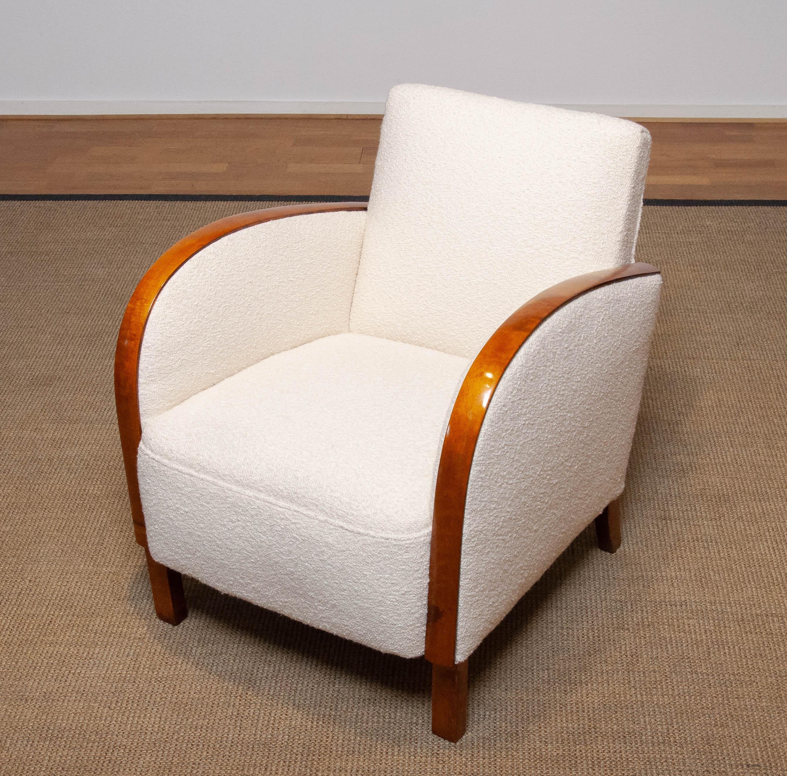 Swedish Art Deco / Biedermeier Lounge Chair in White Bouclé and Walnut Armrests 6