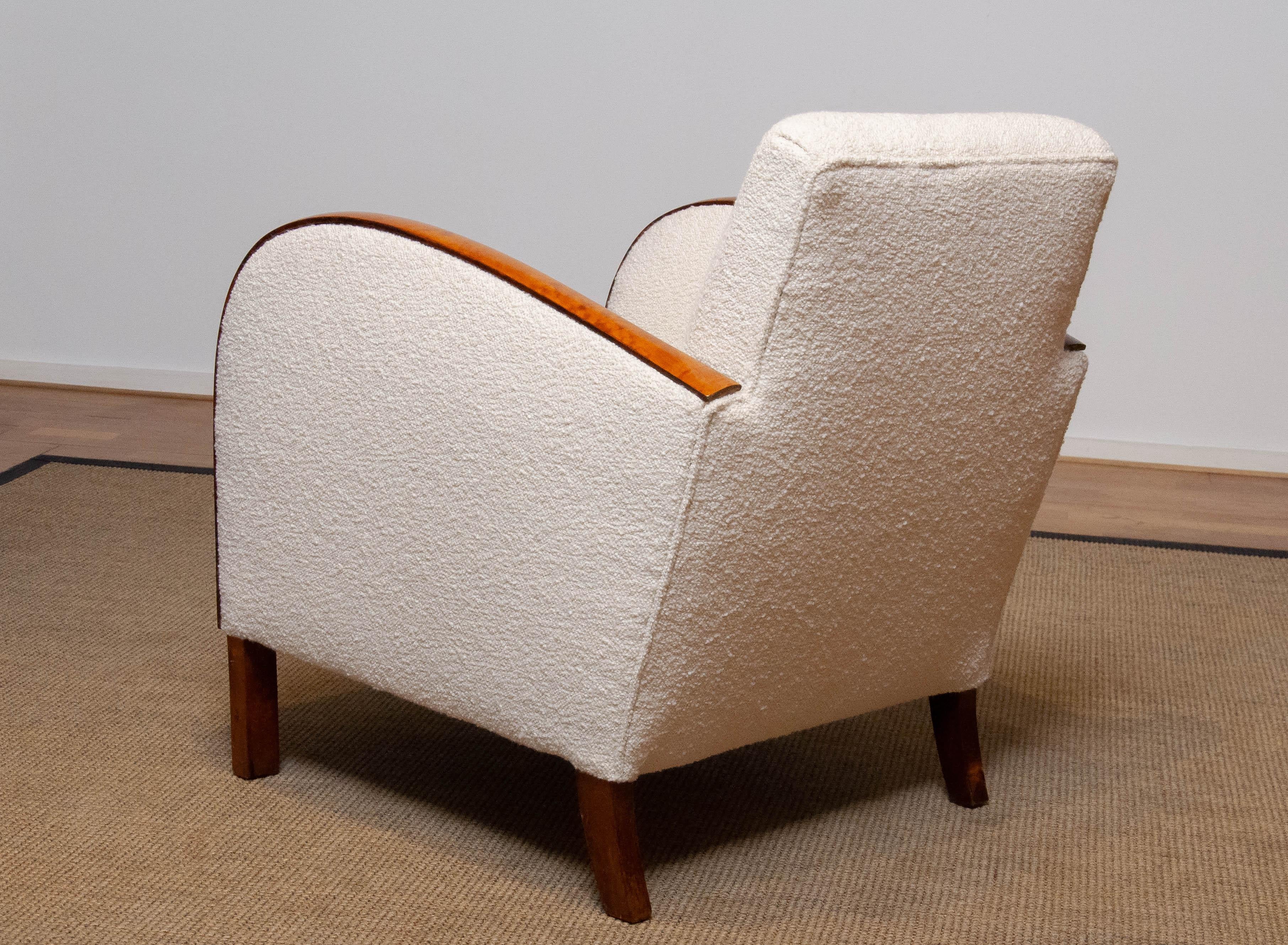 Swedish Art Deco / Biedermeier Lounge Chair in White Bouclé and Walnut Armrests 4