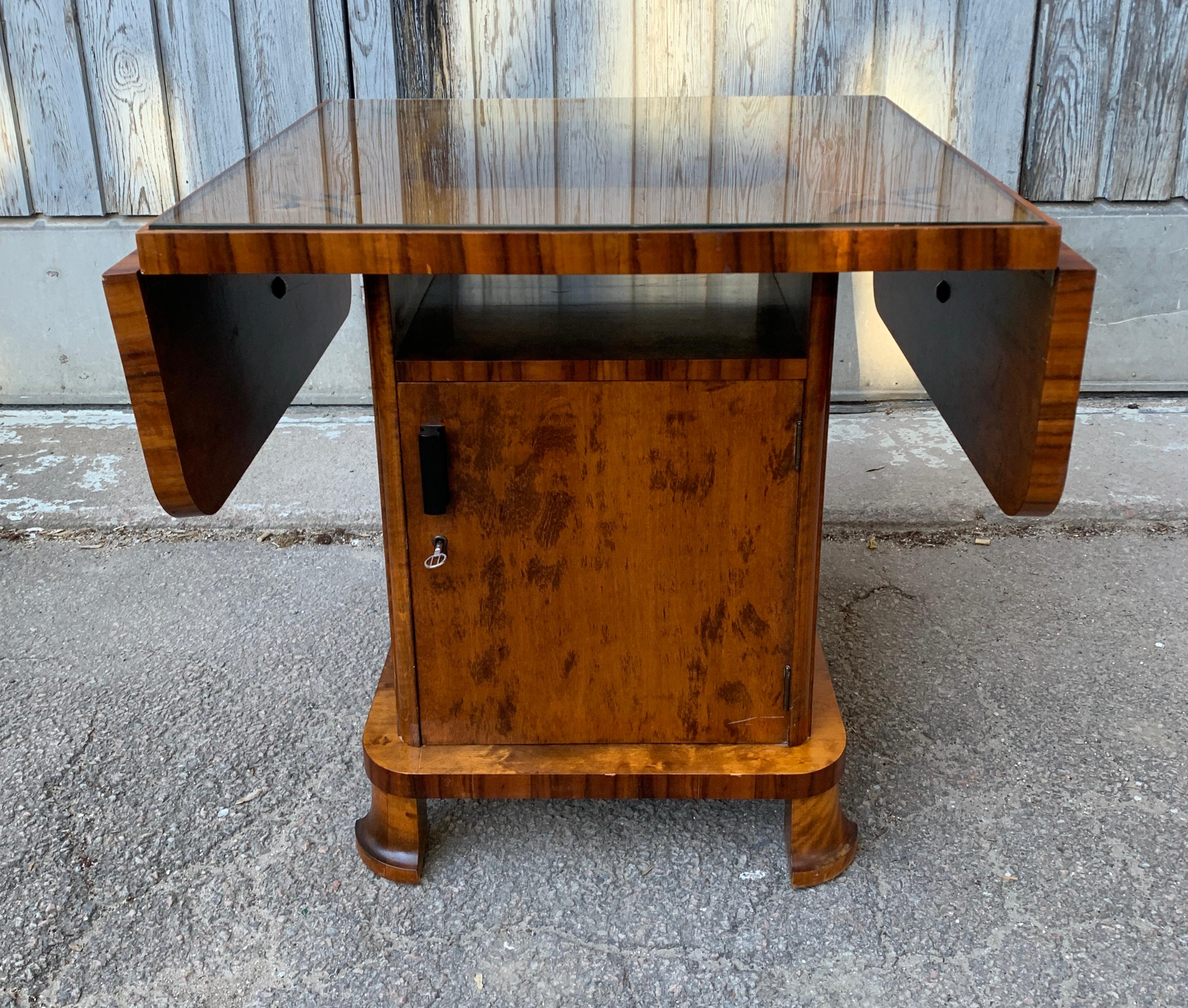 Schwedischer Art-Déco-Cocktailtisch aus Birke mit Intarsienarbeit im Angebot 7