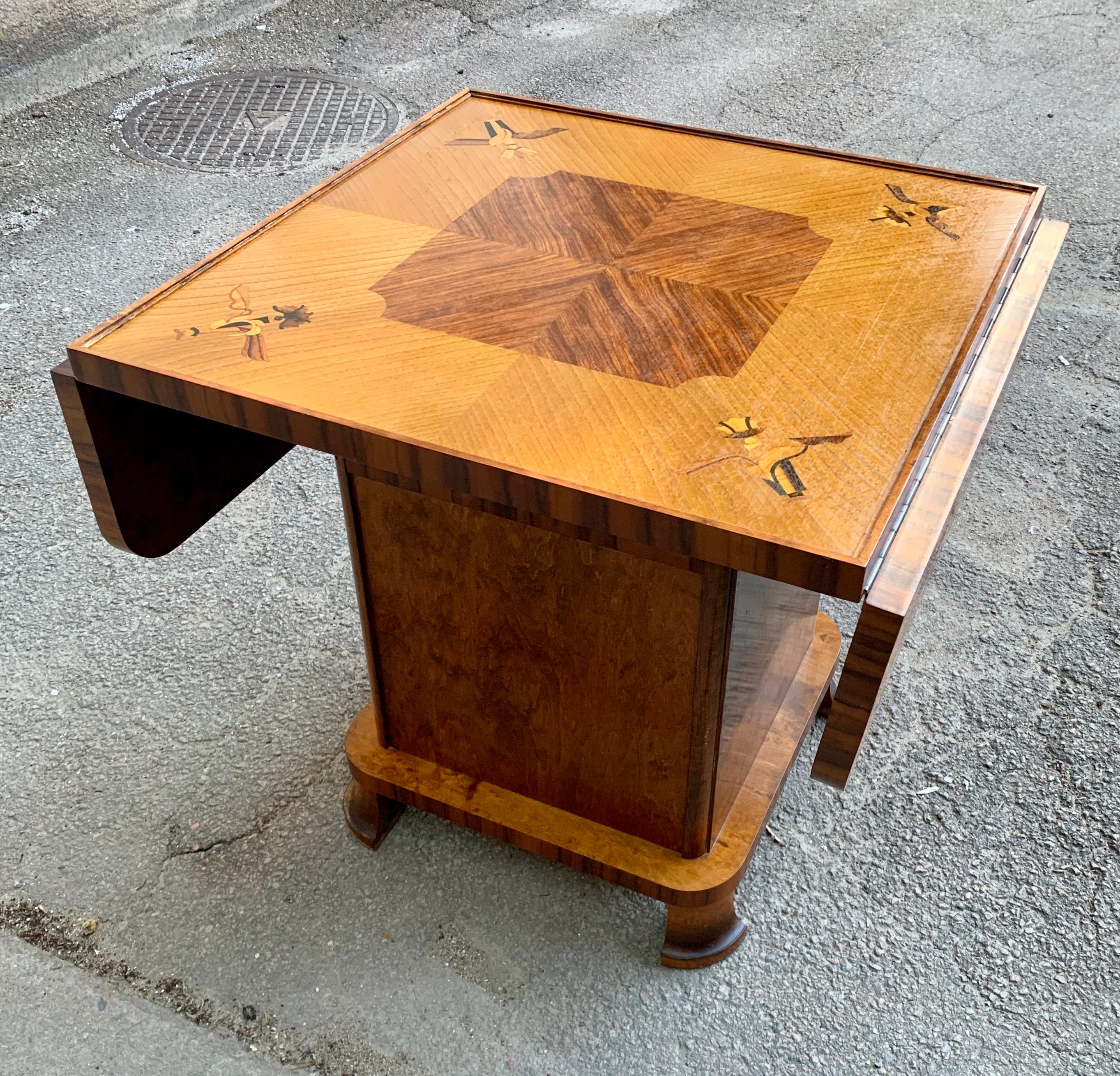 Schwedischer Art-Déco-Cocktailtisch aus Birke mit Intarsienarbeit im Angebot 13