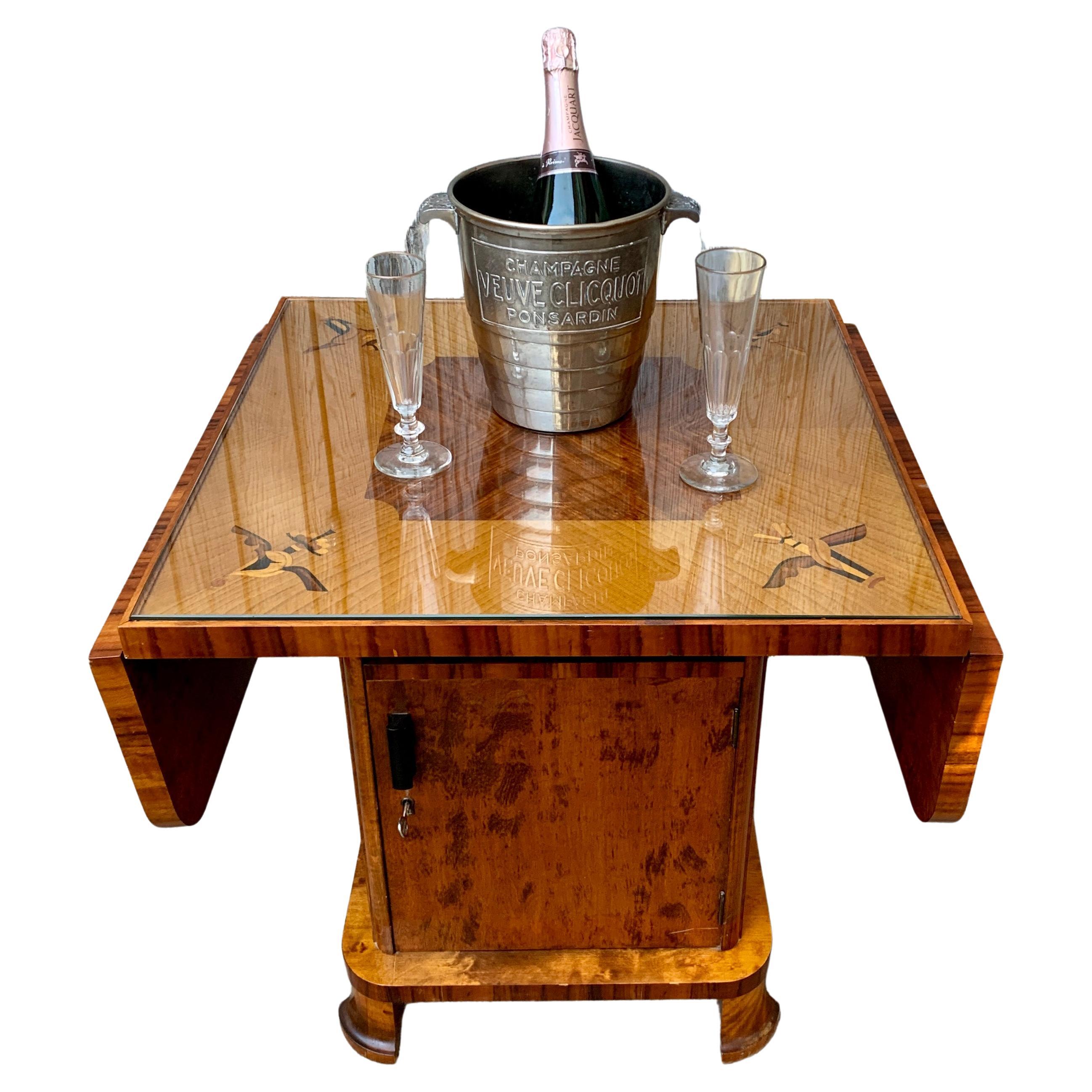 Schwedischer Art-Déco-Cocktailtisch aus Birke mit Intarsienarbeit