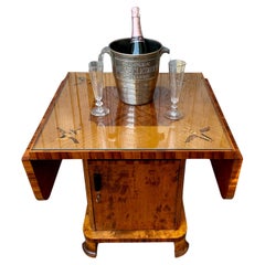 Schwedischer Art-Déco-Cocktailtisch aus Birke mit Intarsienarbeit