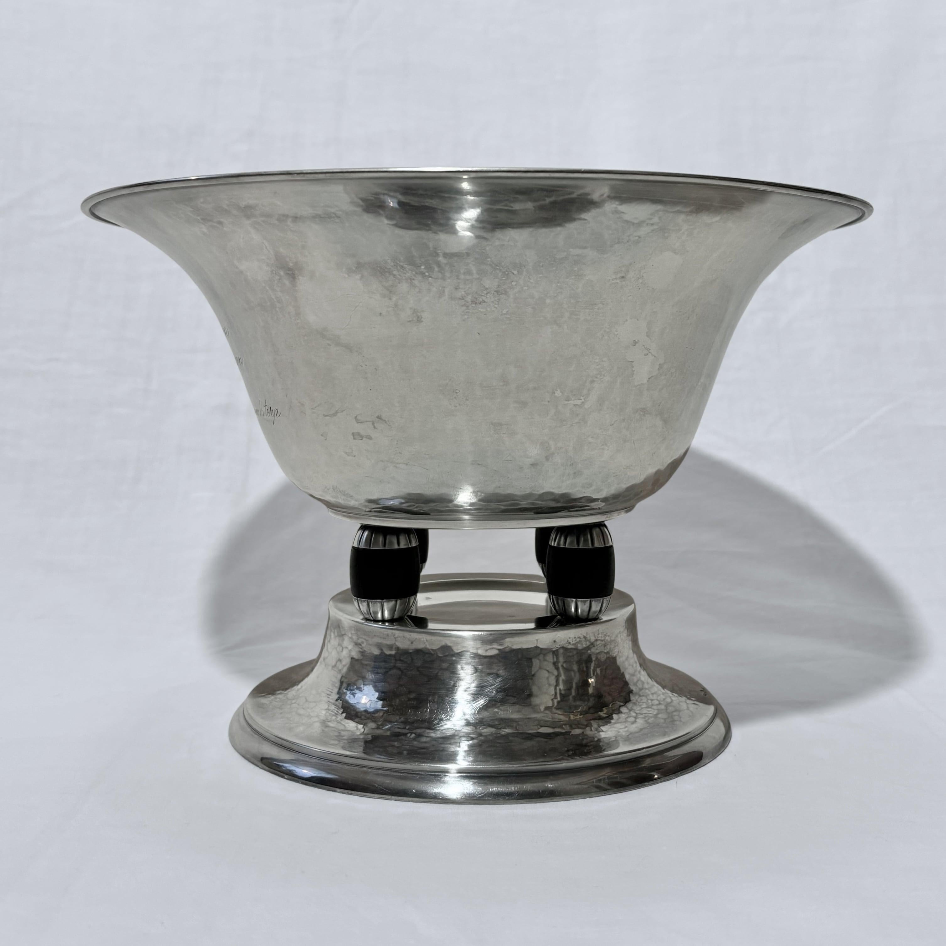 Swedish Art Deco bowl by GAB Eskilstuna, nickel silver and oak, 1930s In Good Condition For Sale In Forserum, SE