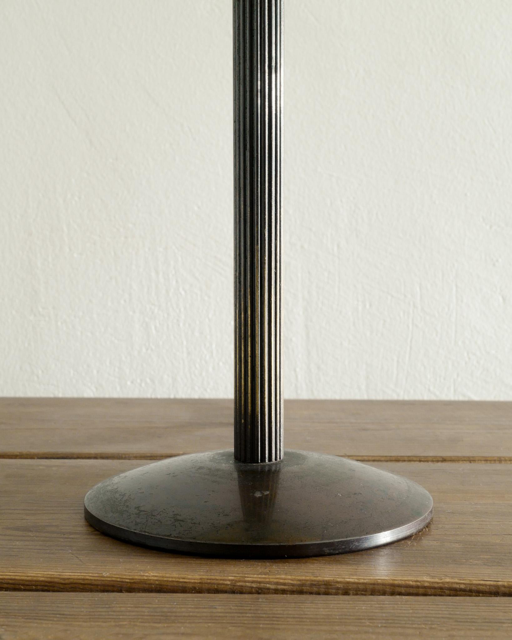 Swedish Art Déco Brass Table Lamp by Böhlmarks with a Painted Glass Shade 1930s  In Good Condition In Stockholm, SE