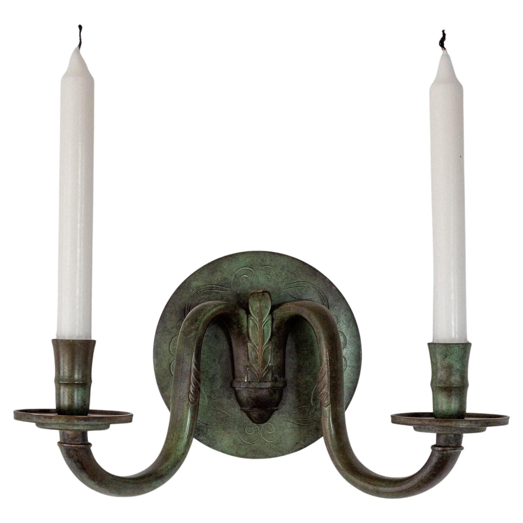 Applique svedese a doppio braccio in bronzo Art Déco con patina verde, circa 1930 in vendita