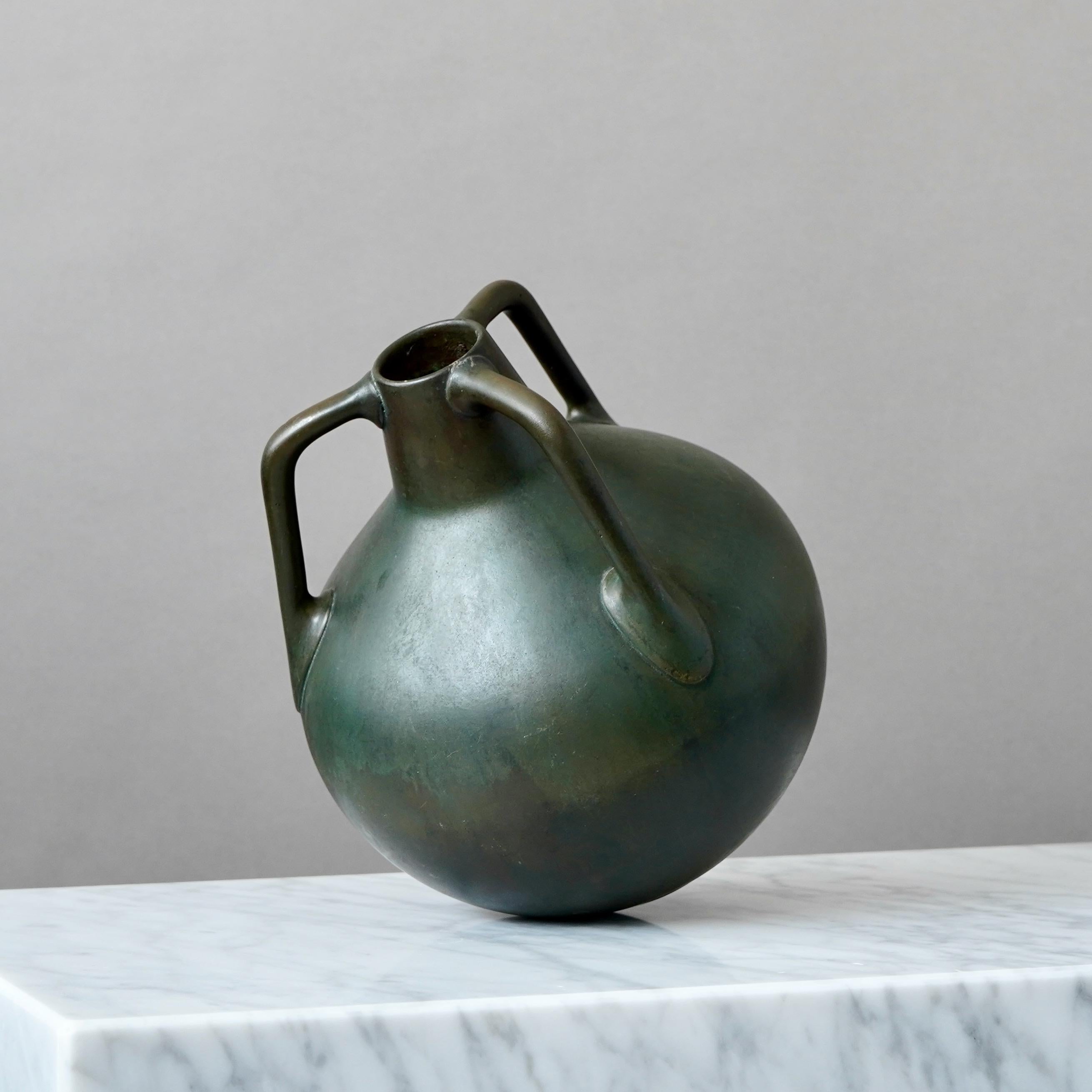 Art Déco Vaso svedese in bronzo Art Deco, anni '30 in vendita