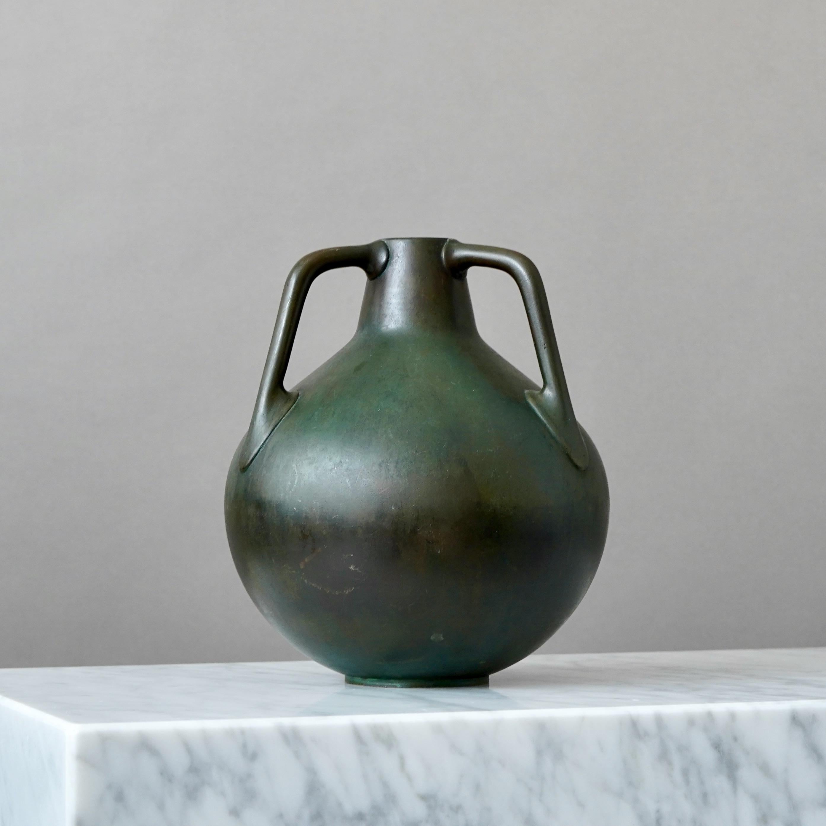 Vaso svedese in bronzo Art Deco, anni '30 In condizioni buone in vendita a Malmö, SE
