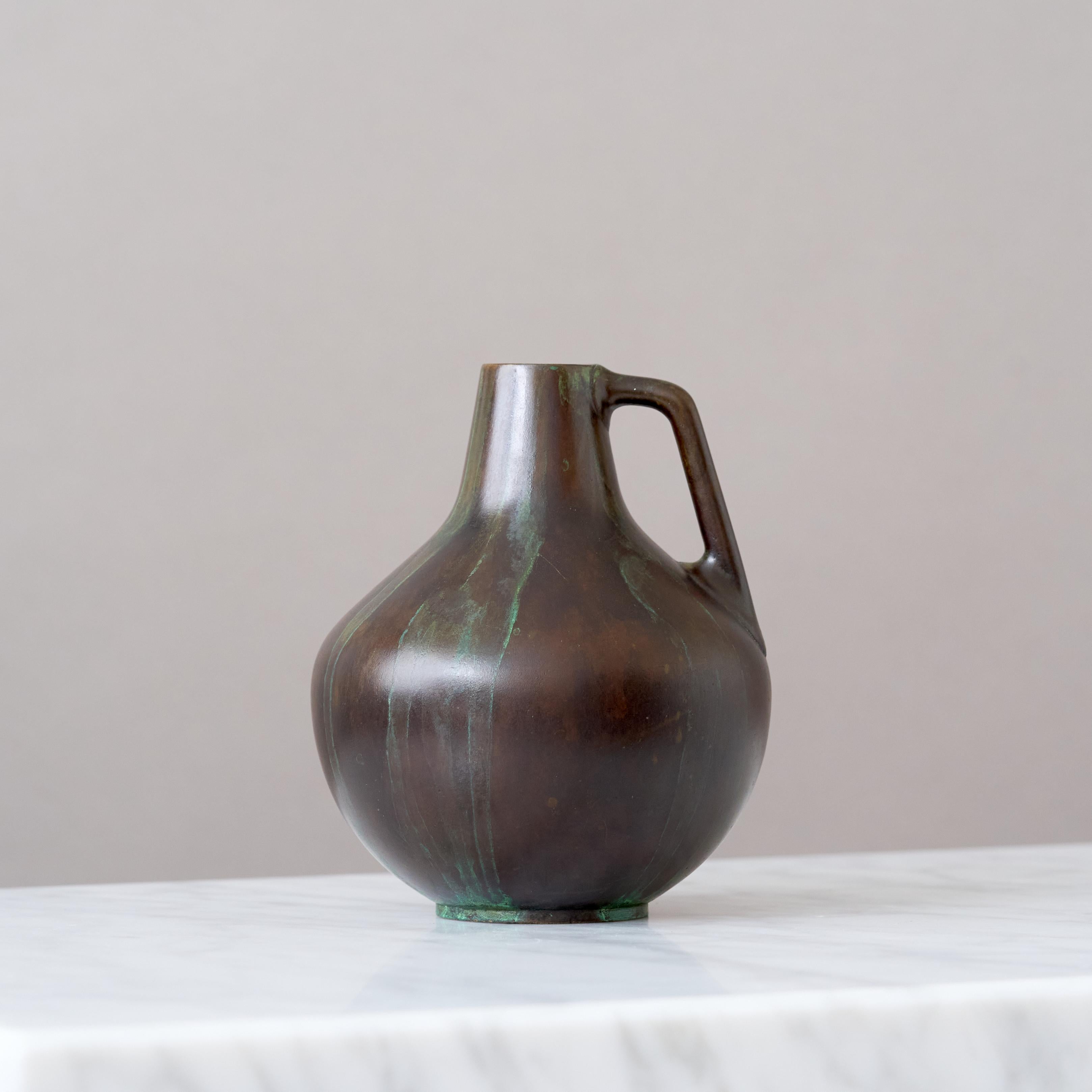 Svedese Vaso in bronzo Art Deco svedese, Svezia, anni '30. in vendita