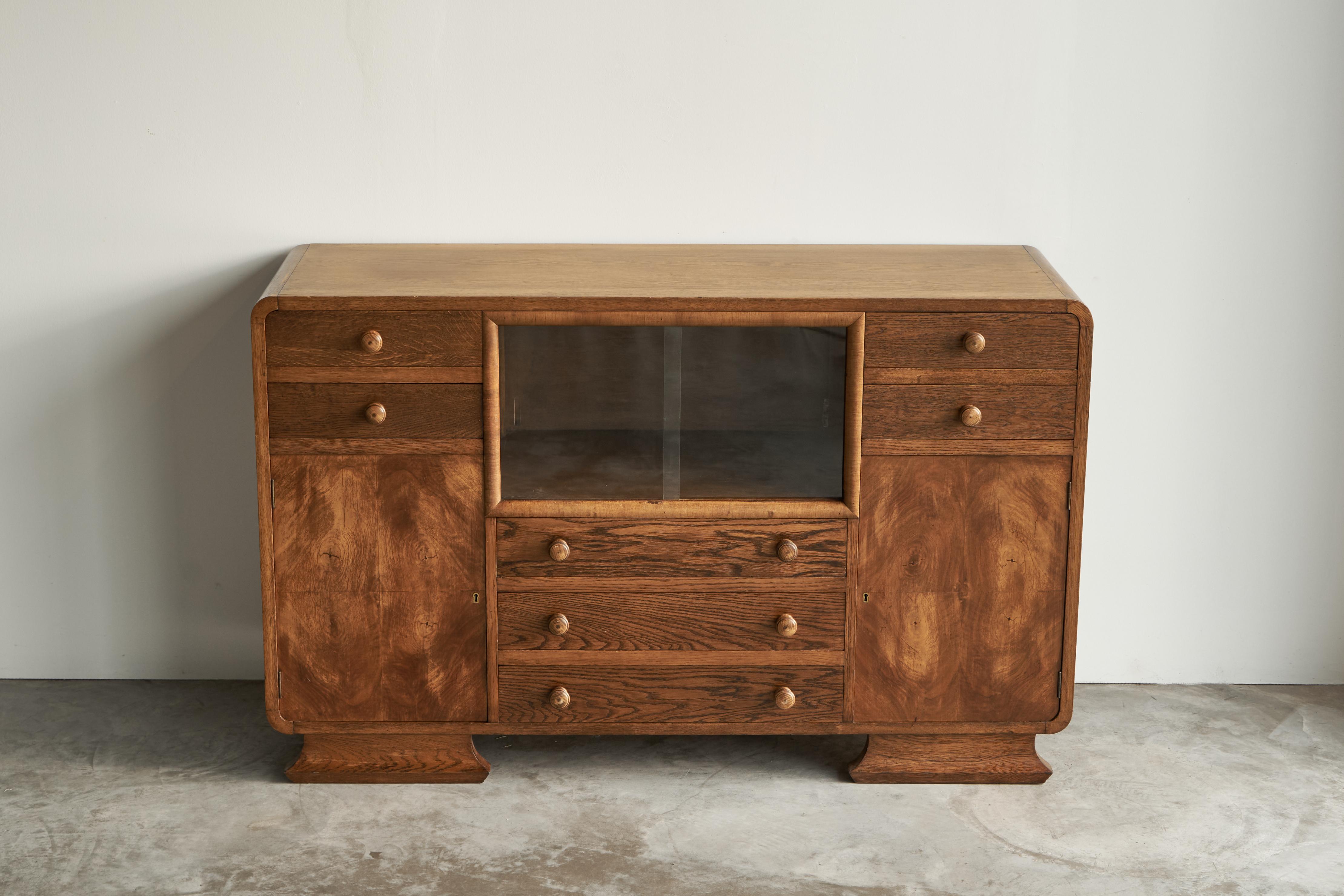 Swedish Art Deco Cabinet in Oak 1940s In Good Condition For Sale In Tilburg, NL
