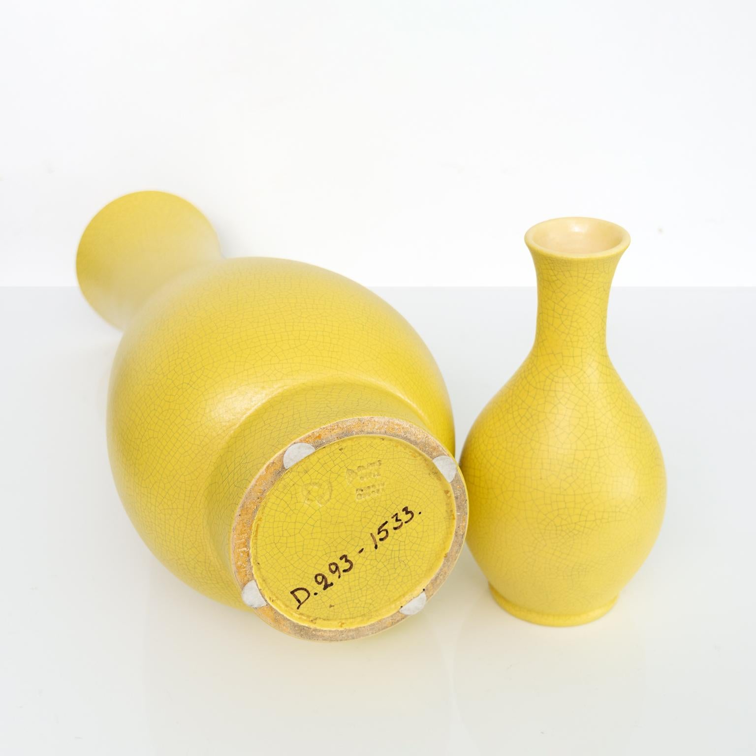 Vernissé Vases en céramique Art déco suédois à glaçure jaune craquelé de l’artiste Ewald Dahlskog en vente