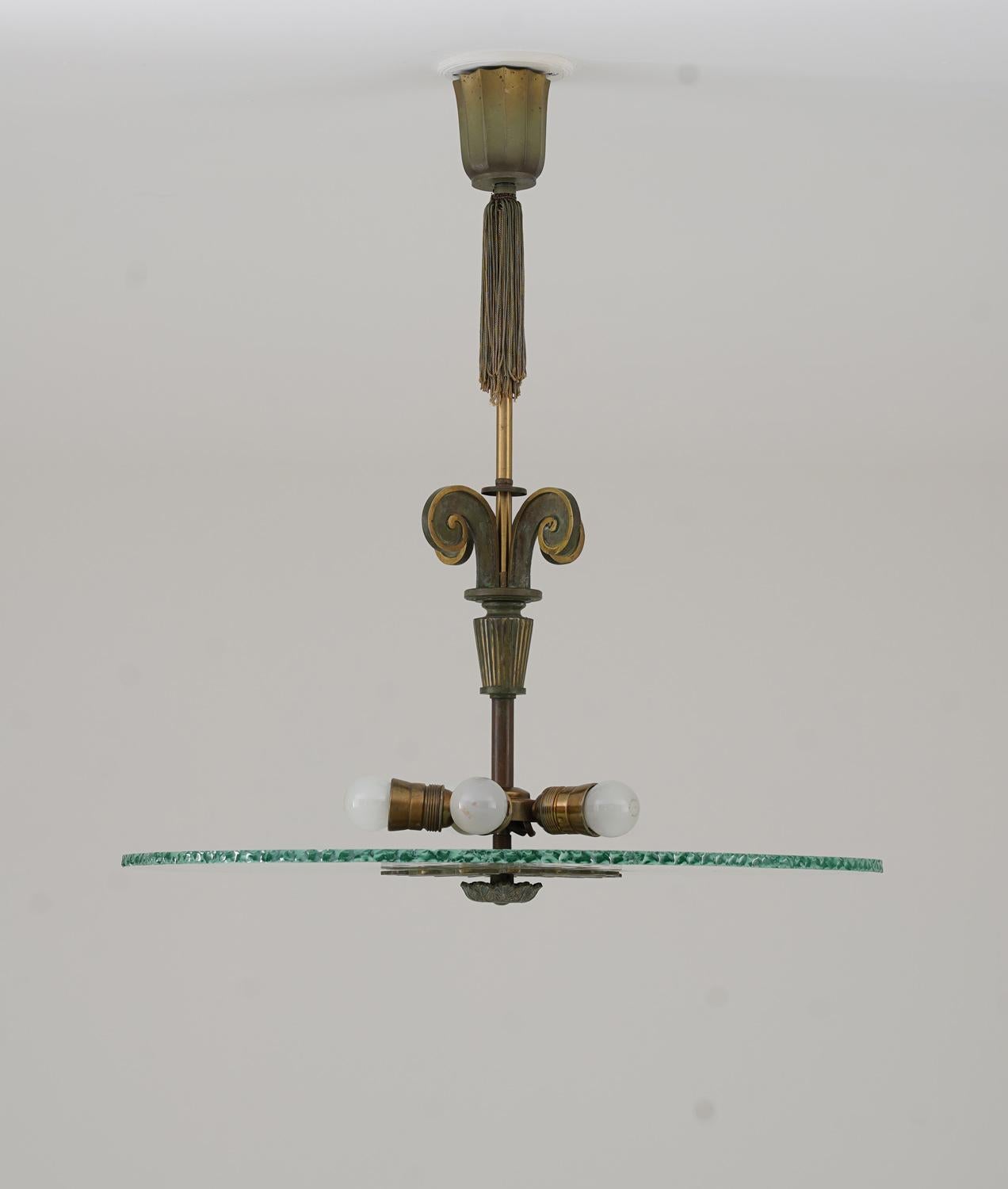 Swedish Art Deco Chandelier by Einar Bäckströms Metallvarufabrik, 1940s
A striking Swedish Art Deco chandelier crafted by Einar Bäckströms Metallvarufabrik in the 1940s. The chandelier features a frame in green-patinated brass with intricate