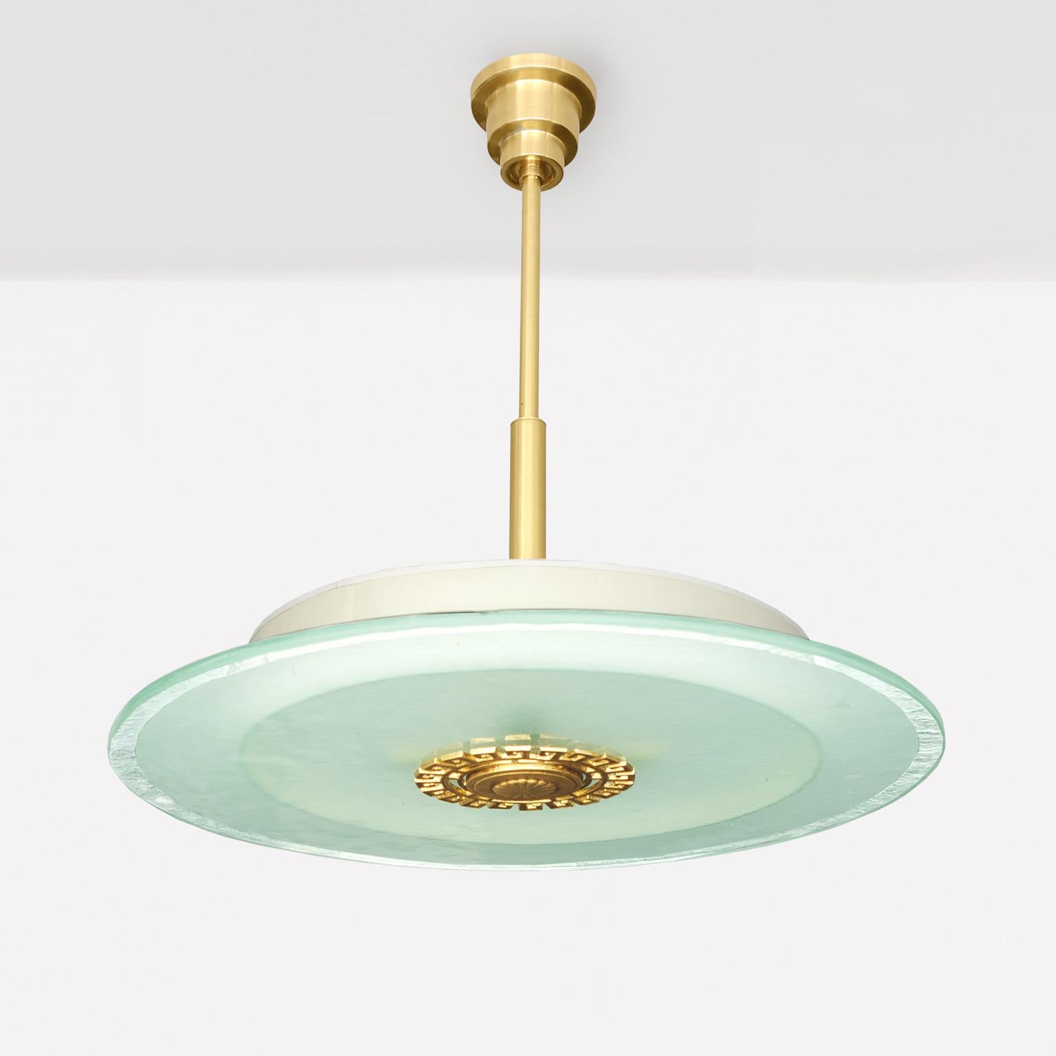 CHANDELIER ART DECO SUeco CON remate de pan de oro Art Decó en venta