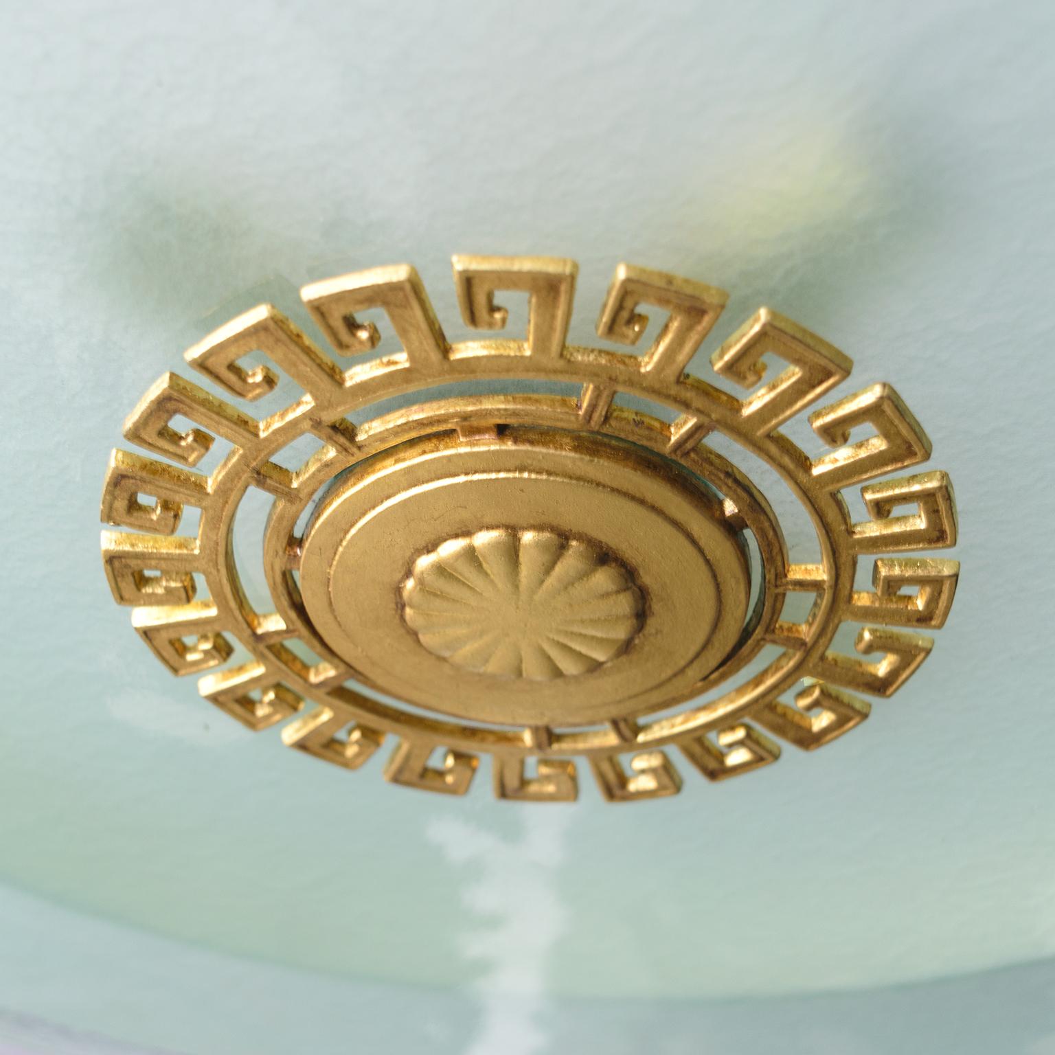 CHANDELIER ART DECO SUeco CON remate de pan de oro en Bueno estado para la venta en New York, NY