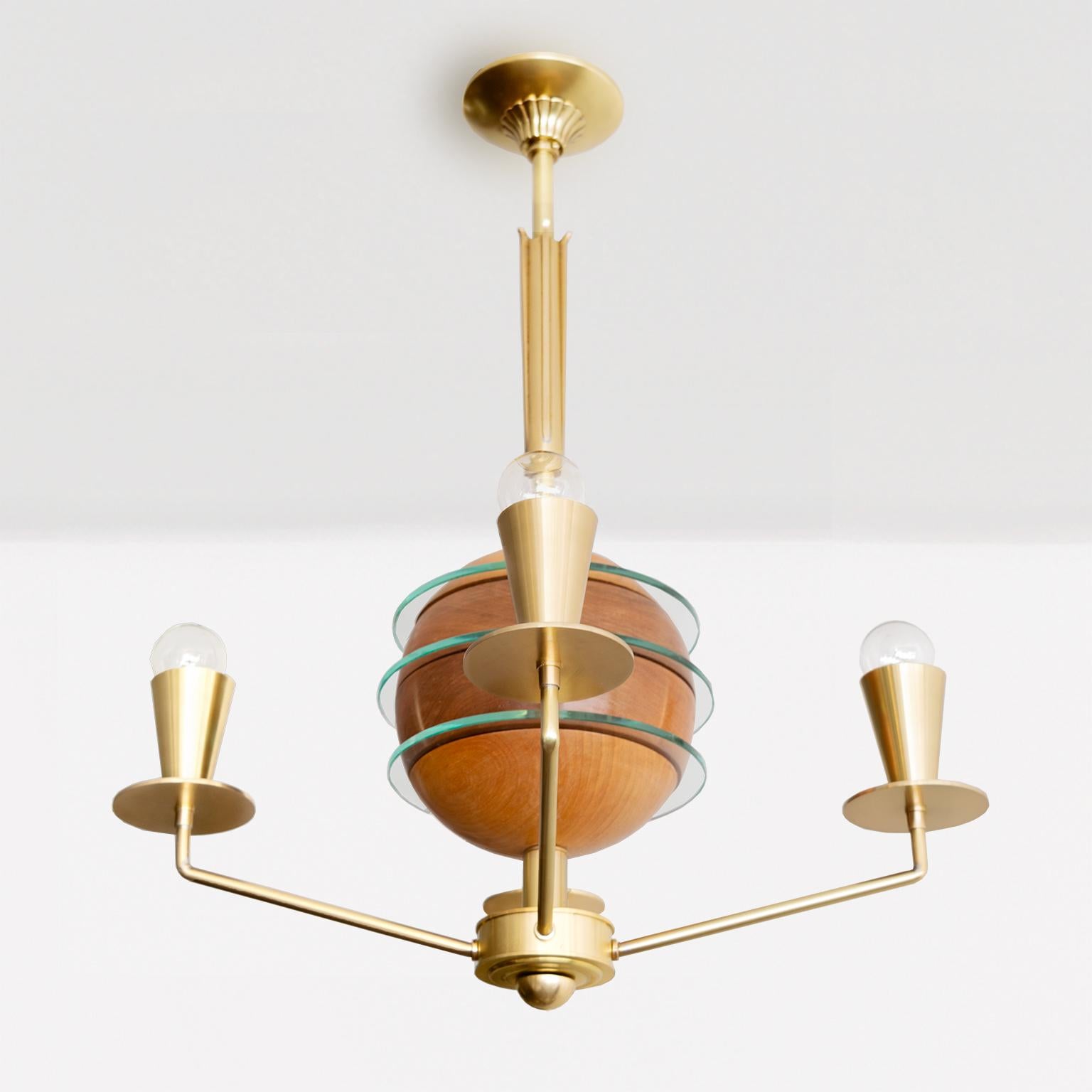 Schwedischer Art-Déco-Kronleuchter mit polierter Holzkugel und 4 Armen im Angebot 2