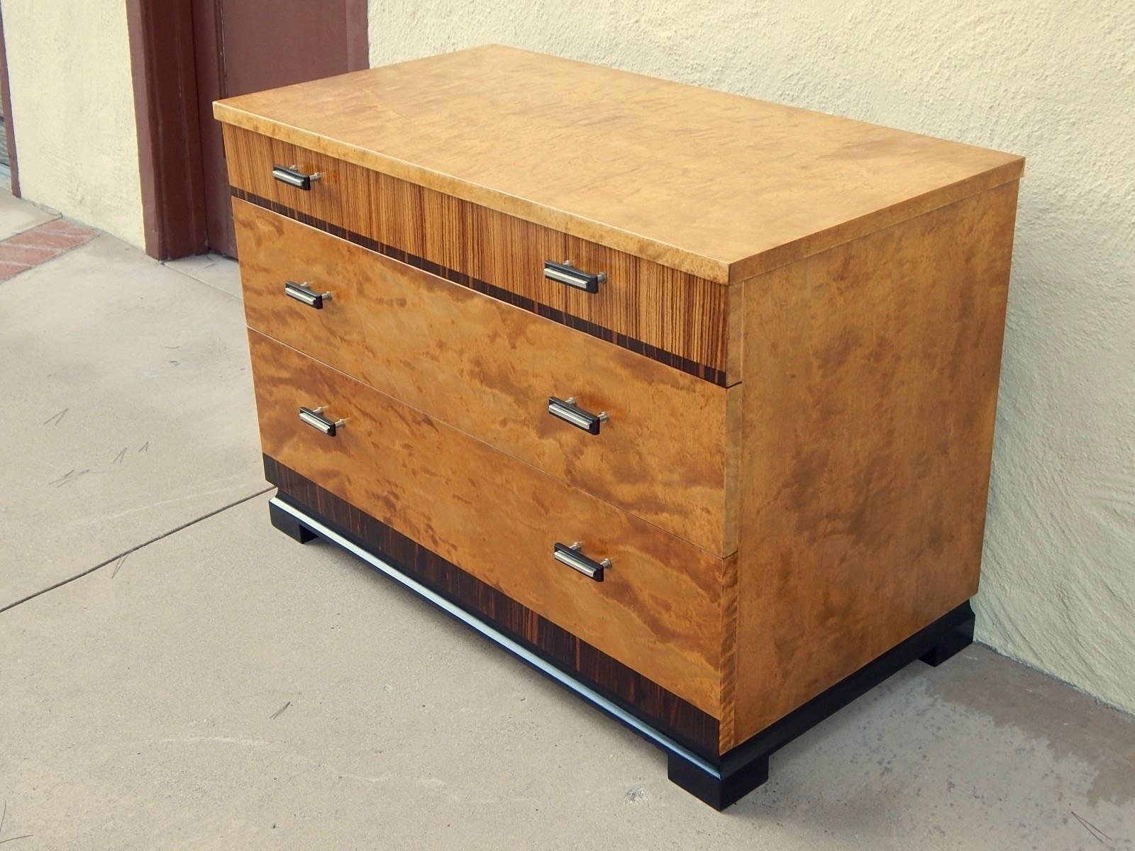 Swedish Art Deco Chest of Drawers in Flame Birch and Rosewood, 1930 For Sale 2