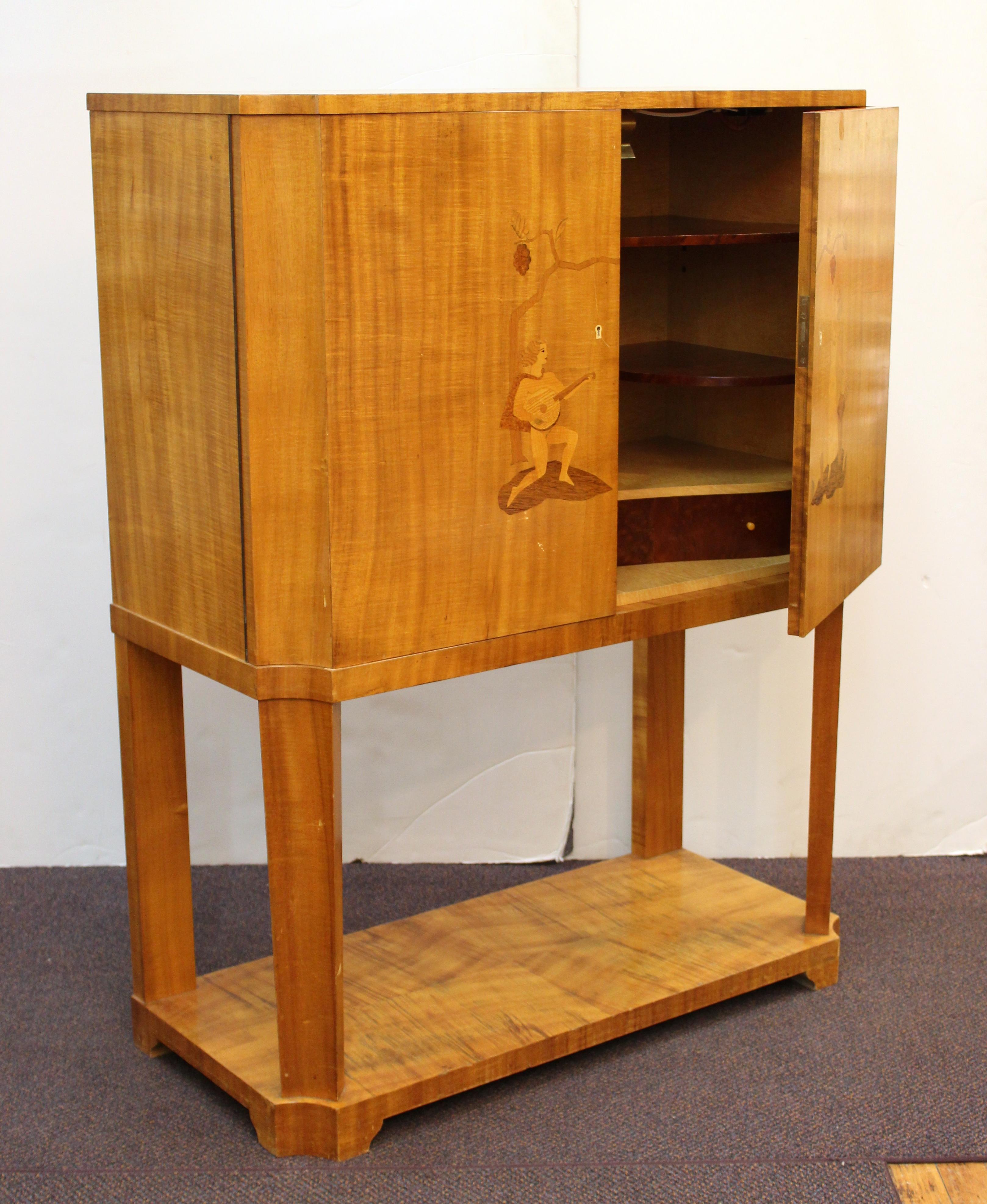 Swedish Art Deco Dry Bar or Bar Cabinet in Blonde Wood with Inlaid Illustration In Good Condition In New York, NY