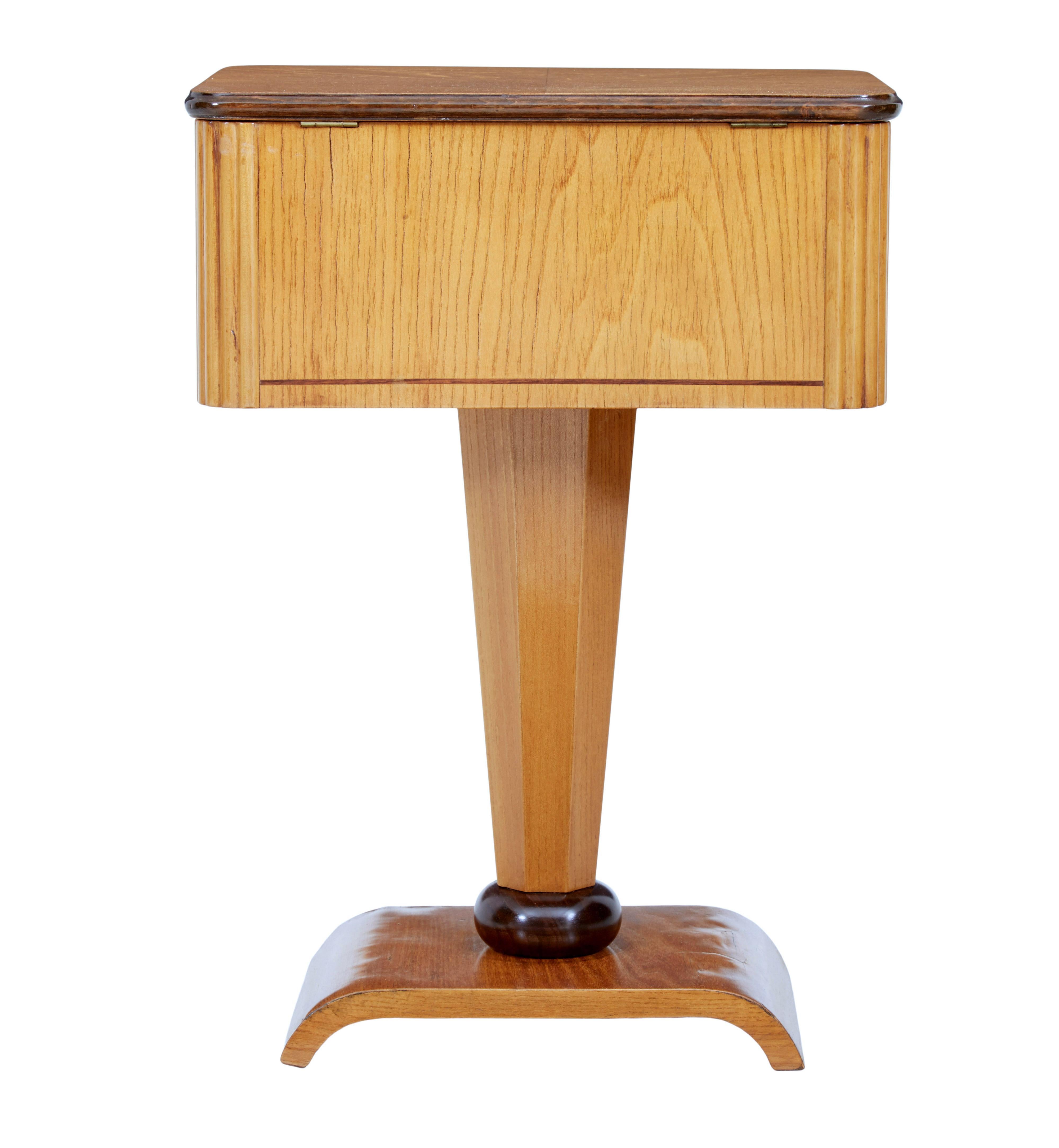 Swedish Art Deco Elm Inlaid Small Work Table In Good Condition In Debenham, Suffolk