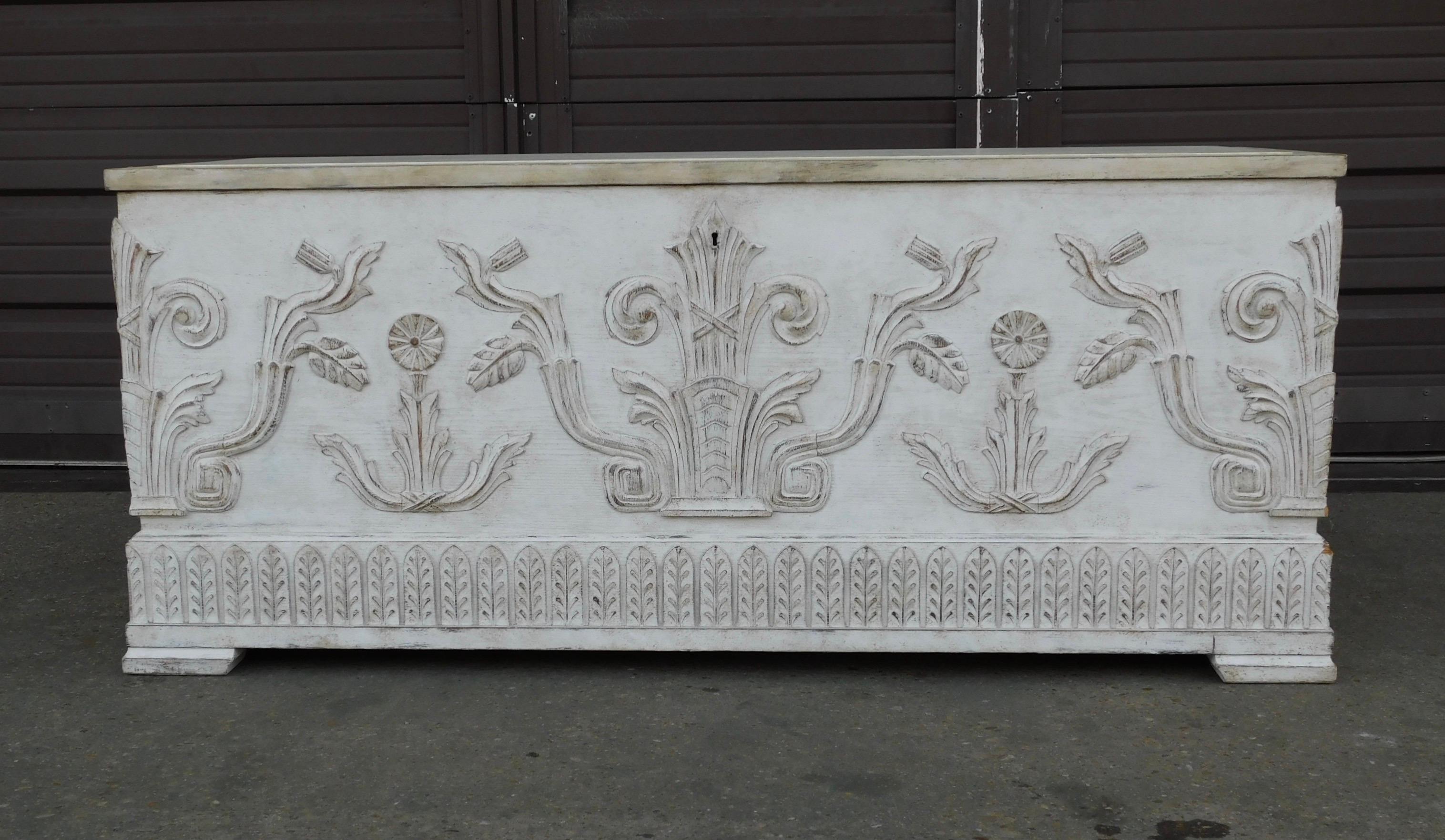 Swedish Art Deco Era Gustavian Storage Chest in Gustavian Painted Oak circa 1920 8