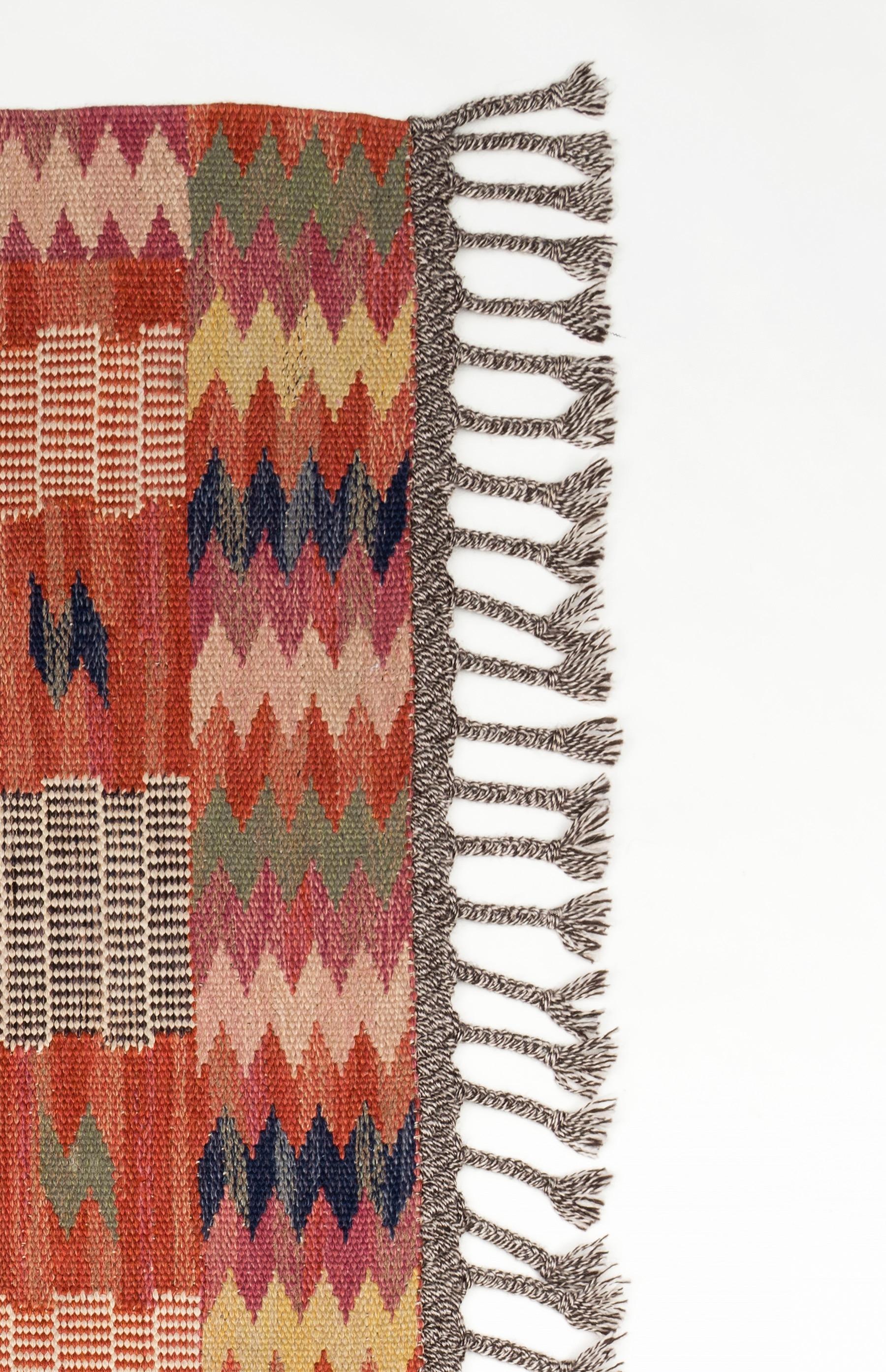 Vintage Swedish wool flat-weave rug, designed by Marta Maas-Fjetterström (1873-1941). 
Made in 1937. Signed MMF which is proof Marta made this rug during her lifetime.
After her death in 1941, rugs were signed AB MMF.
Excellent condition.