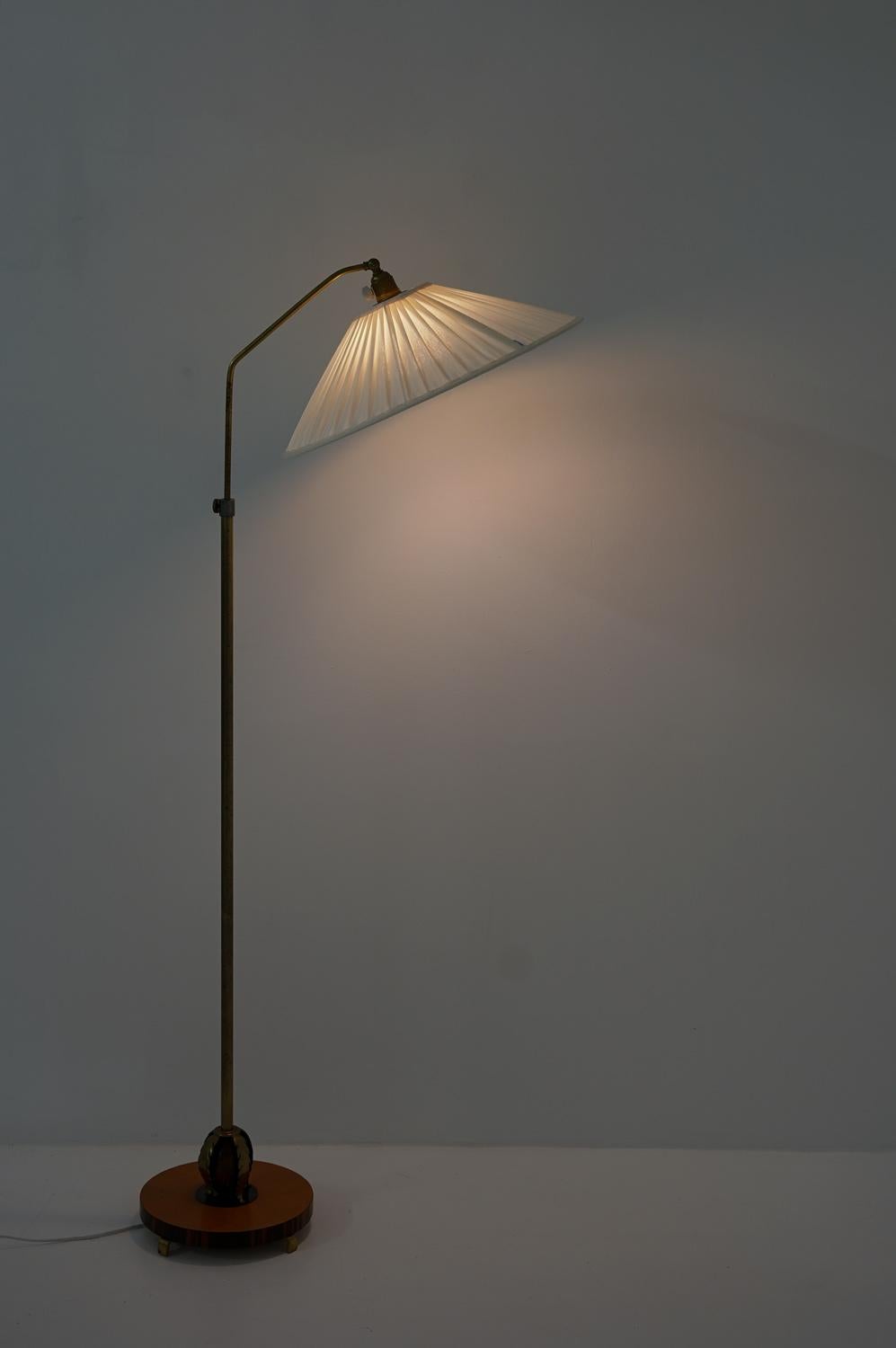 Swedish Art Deco Floor Lamp in Brass, 1930s For Sale 5