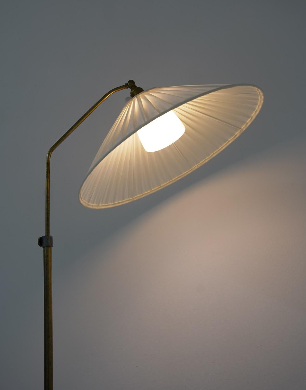 Swedish Art Deco Floor Lamp in Brass, 1930s For Sale 4