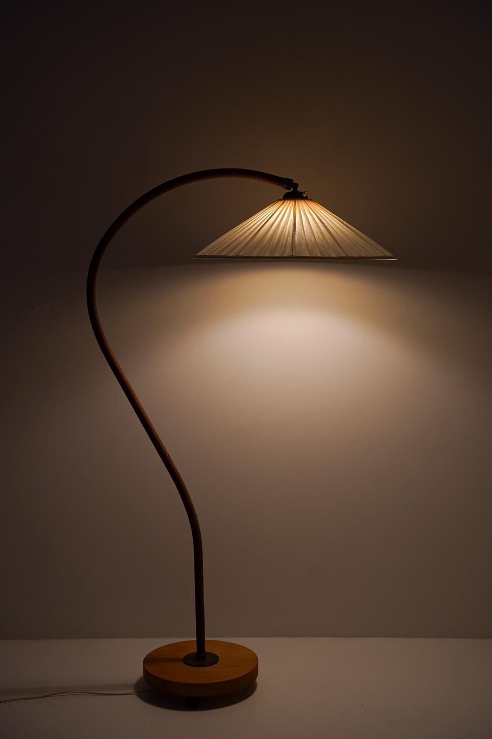 Swedish Art Deco Floor Lamp in Brass and Paper Cord Webbing 4