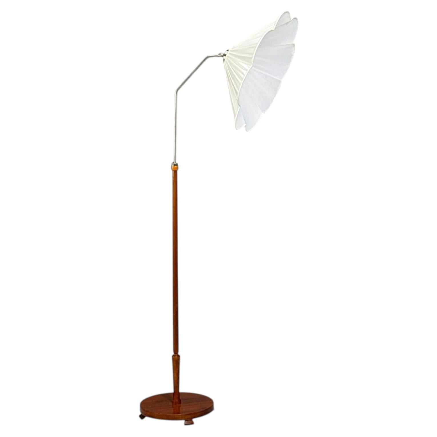 Lampada da terra svedese Art Deco, Wood, metallo, seta, Svezia, anni '30