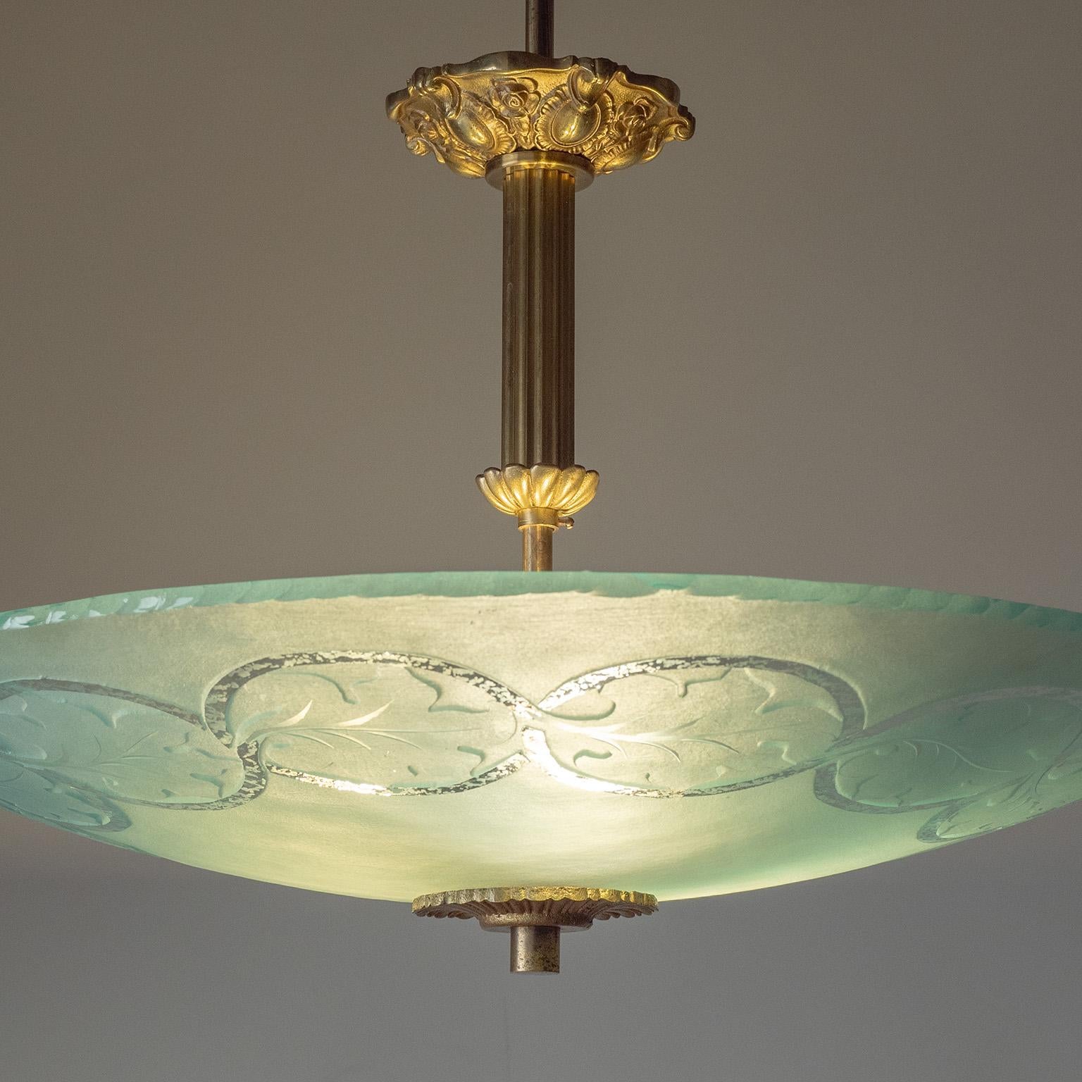 Svedese Lampadario svedese in vetro e ottone Art Deco, circa 1940 in vendita