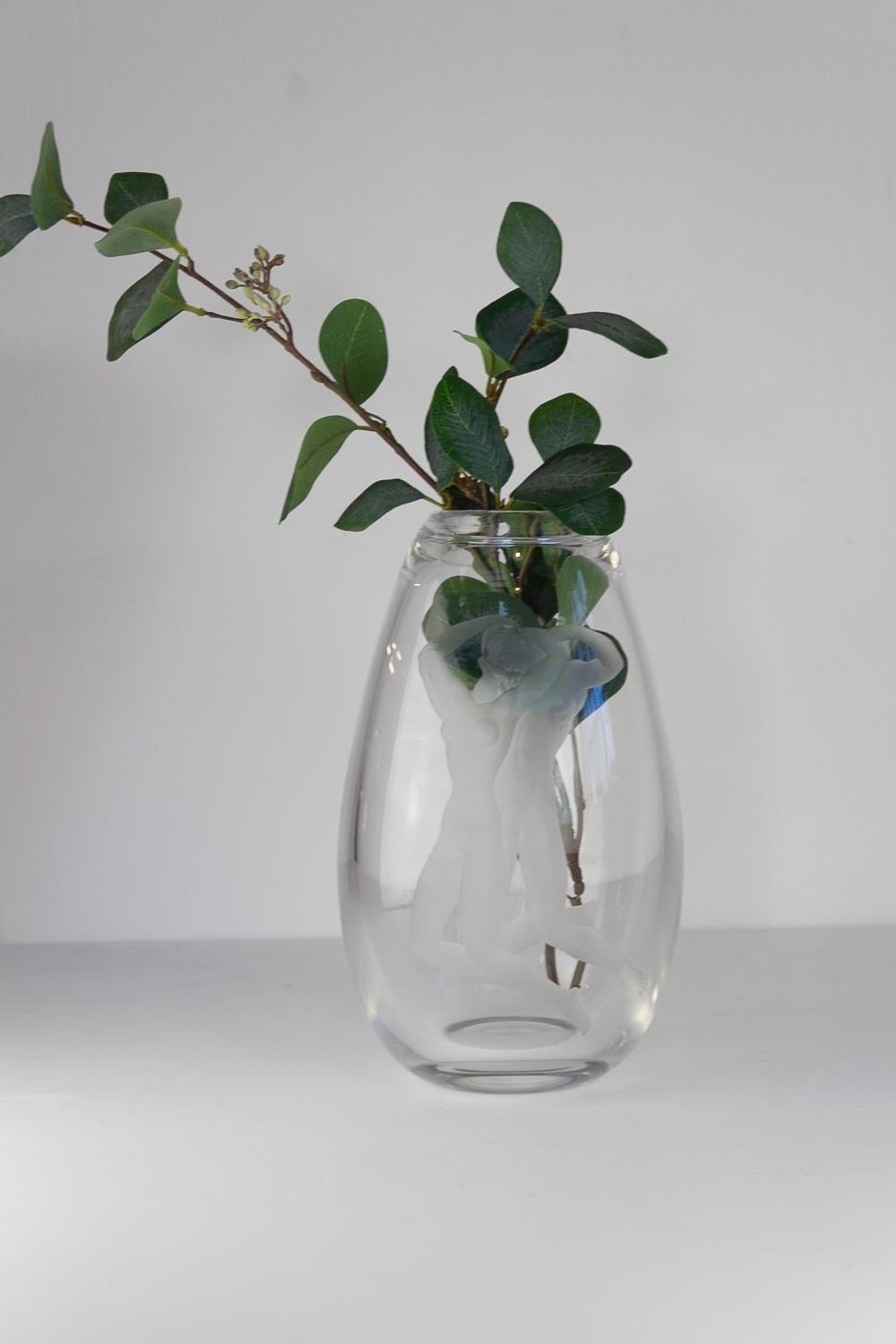 Vaso in vetro Swedish Art Glass con coppia di Vicke Lindstrand per Orrefors, 1930. in vendita 11