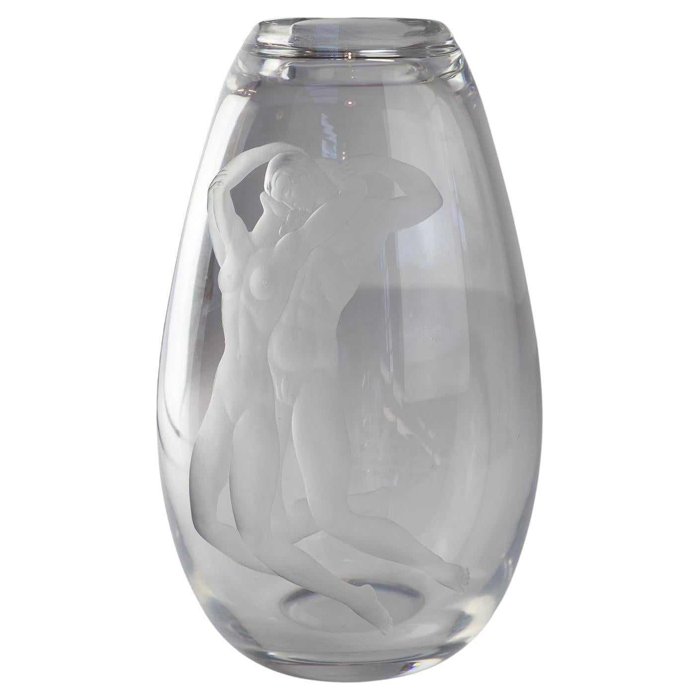 Swedish Art Deco Glass Vase with Couple by Vicke Lindstrand for Orrefors, 1930s.