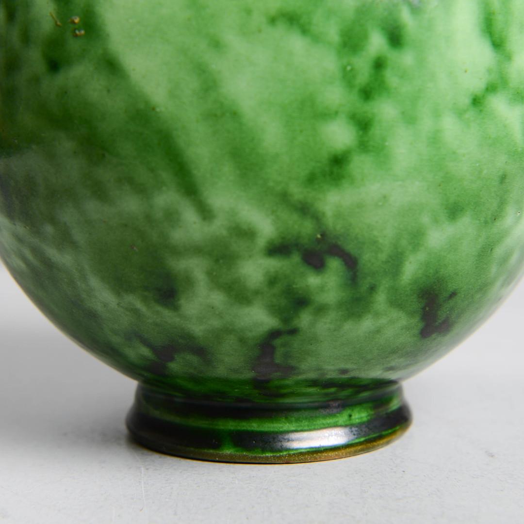 Milieu du XXe siècle Vase suédois en céramique vernissée verte The Artfulene Green Greene - Par Erik Mornils pour Nittsjö en vente