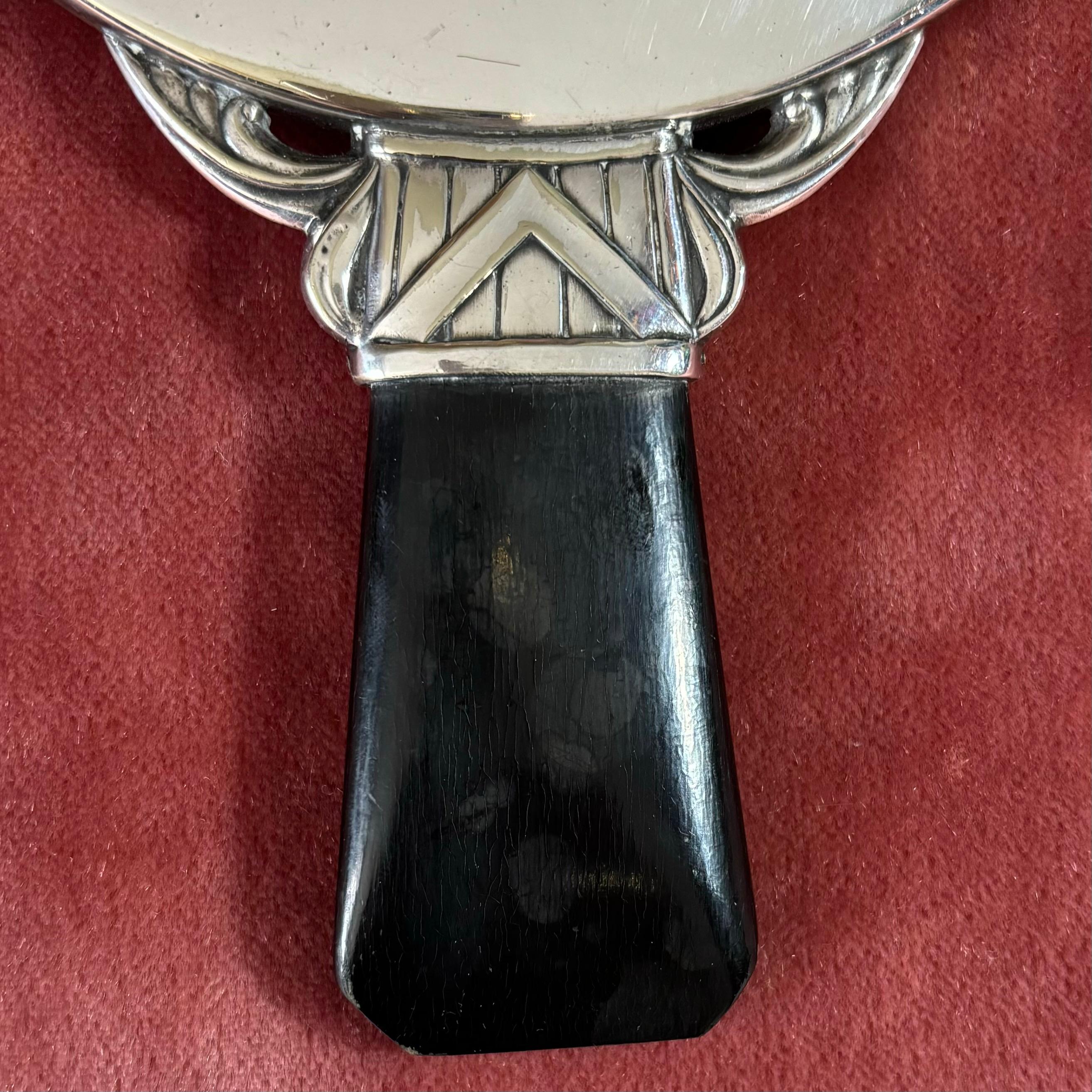 Miroir de coiffeuse suédois art déco à main, argent nickel et bois, années 1930 Bon état - En vente à Forserum, SE