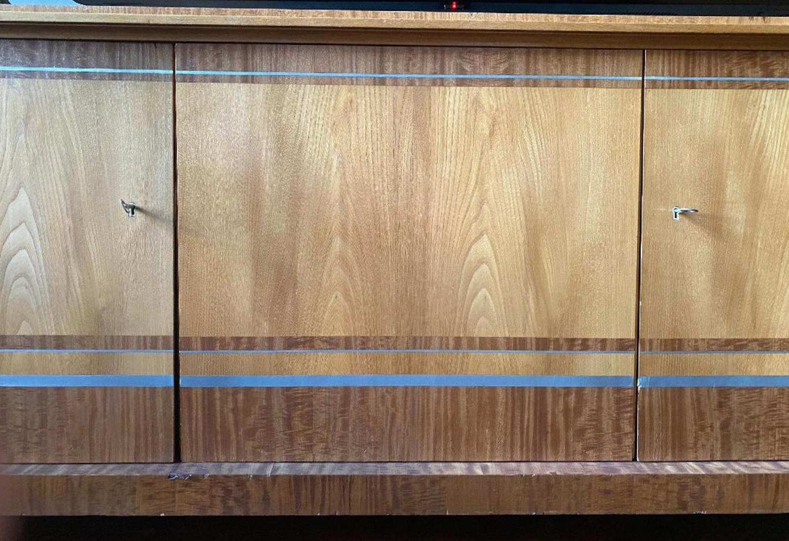 Schwedische Credenza im Art-déco-Stil mit Intarsien, aber stromlinienförmig (Hartzinn) im Angebot