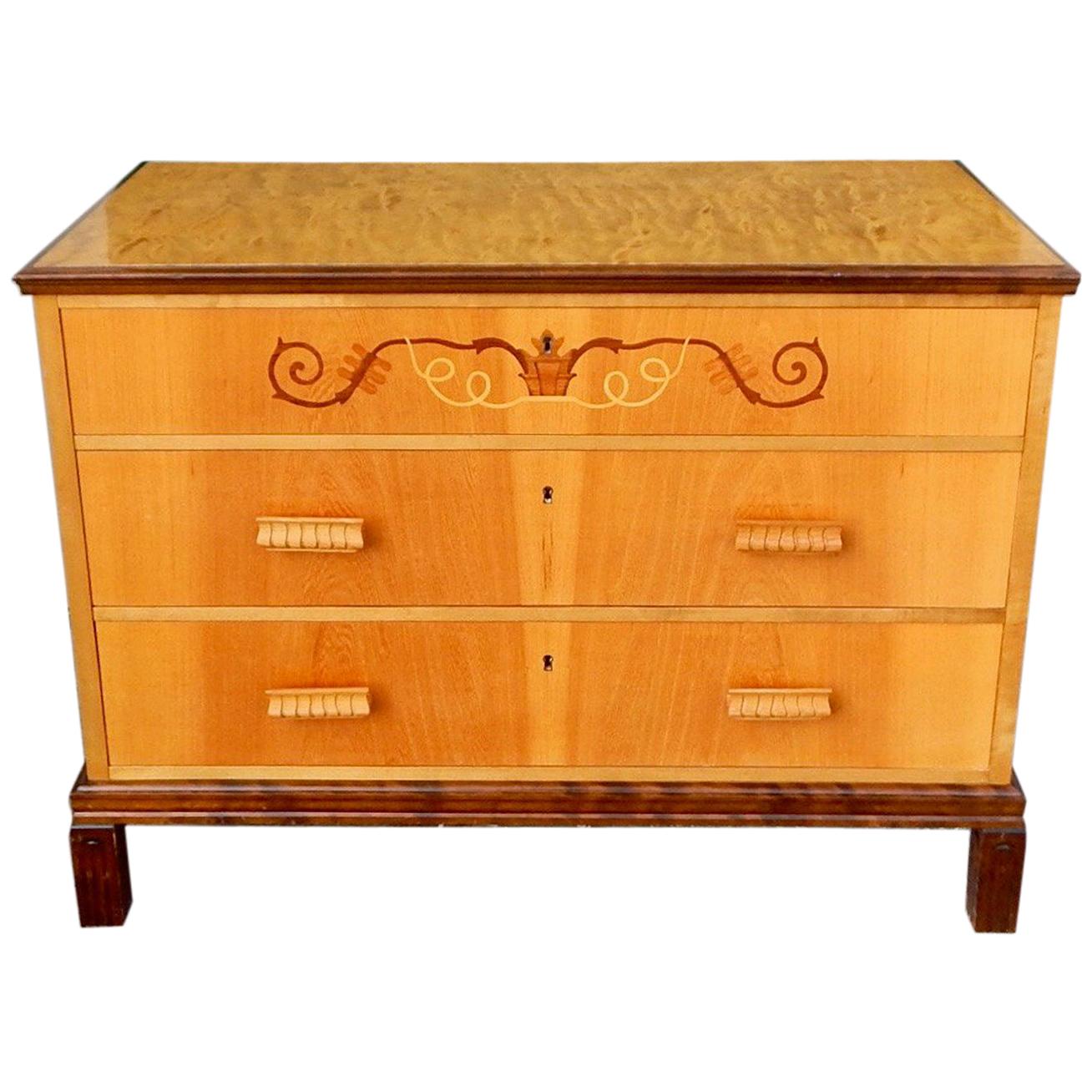 Swedish Art Deco Inlaid Chest of Drawers in Elm, Rosewood and Birch, circa 1930 im Angebot