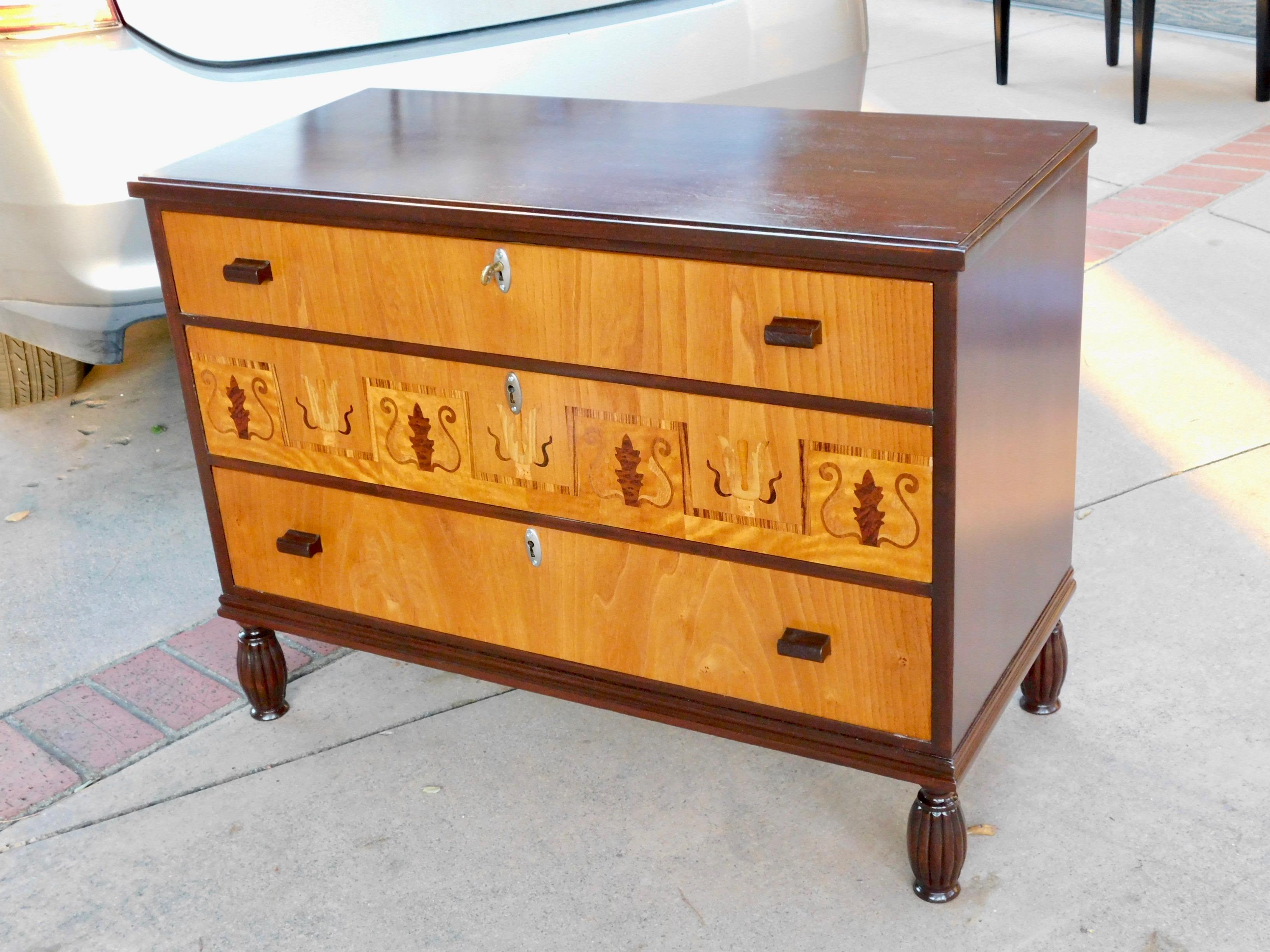 Swedish Art Deco Inlaid Chest of Drawers in Elm, Rosewood and Birch Root, 1930s In Good Condition In Richmond, VA