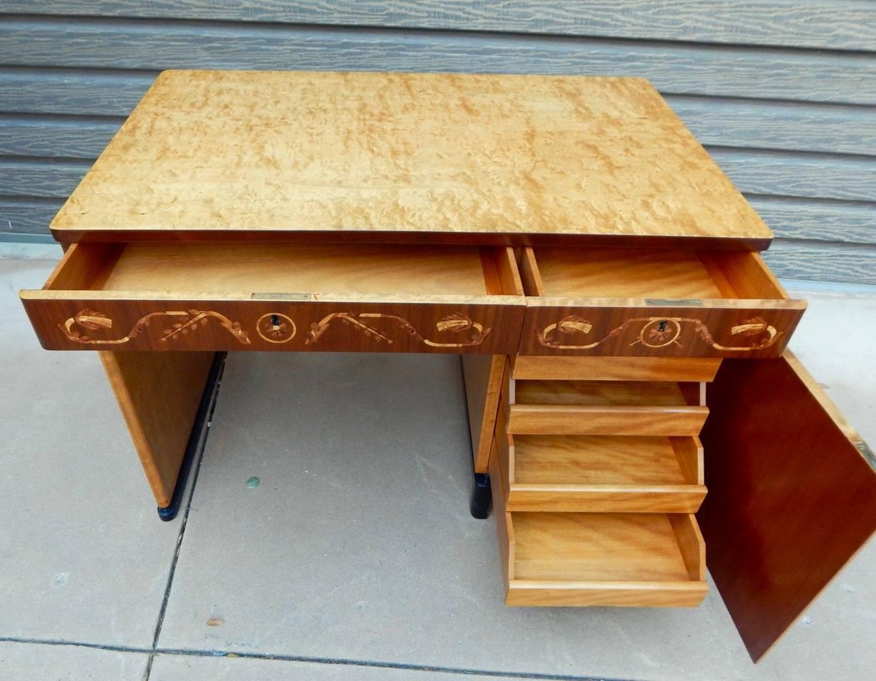 Swedish Art Deco Inlaid Desk by Ferdinand Lundquist, circa 1930 In Excellent Condition In Richmond, VA