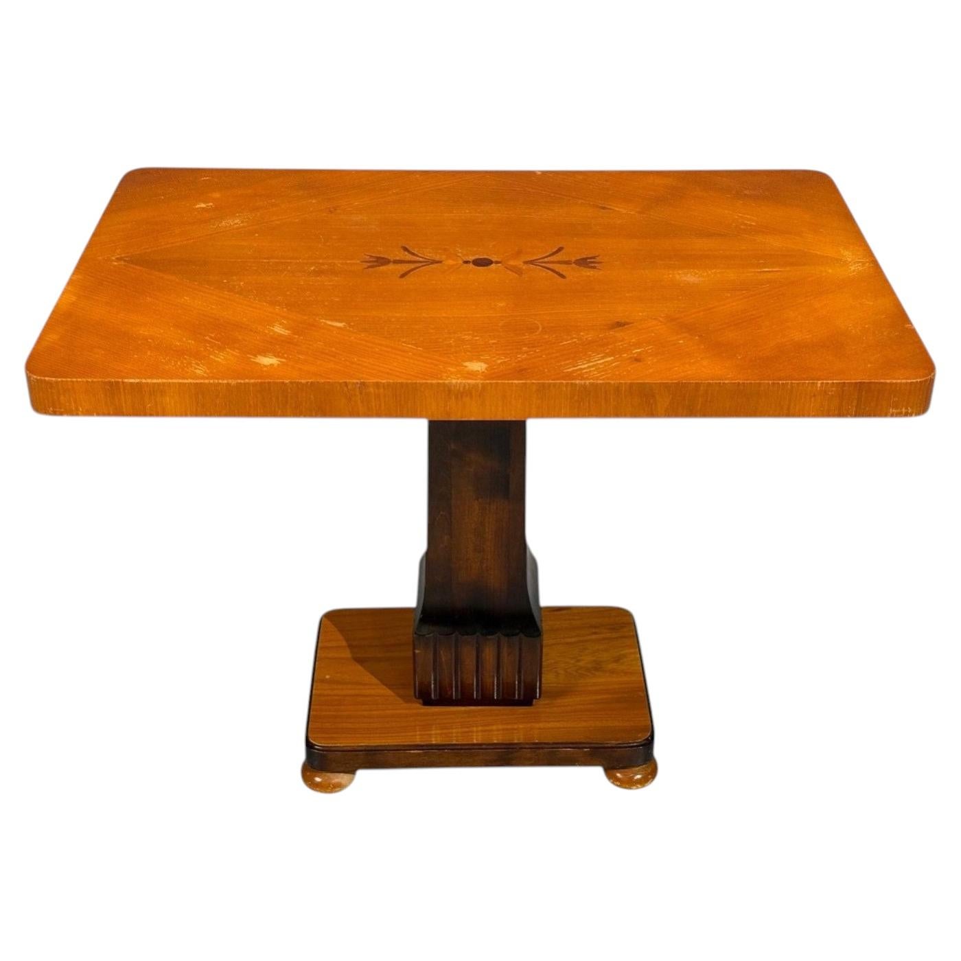 Mesa auxiliar sueca de estilo Art Déco con incrustaciones, madera teñida, Suecia, década de 1930 en venta