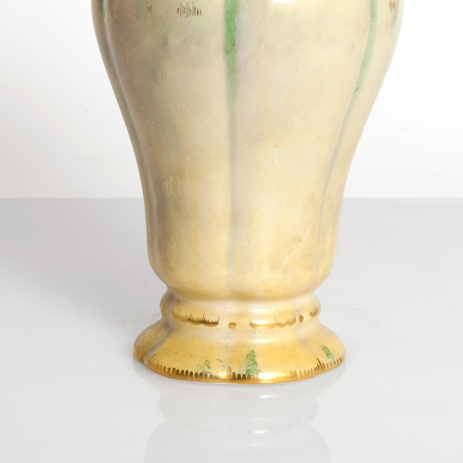 Scandinave Vase Art Déco suédois à couvercle jaune pâle Josef Ekberg Gustavsberg en vente