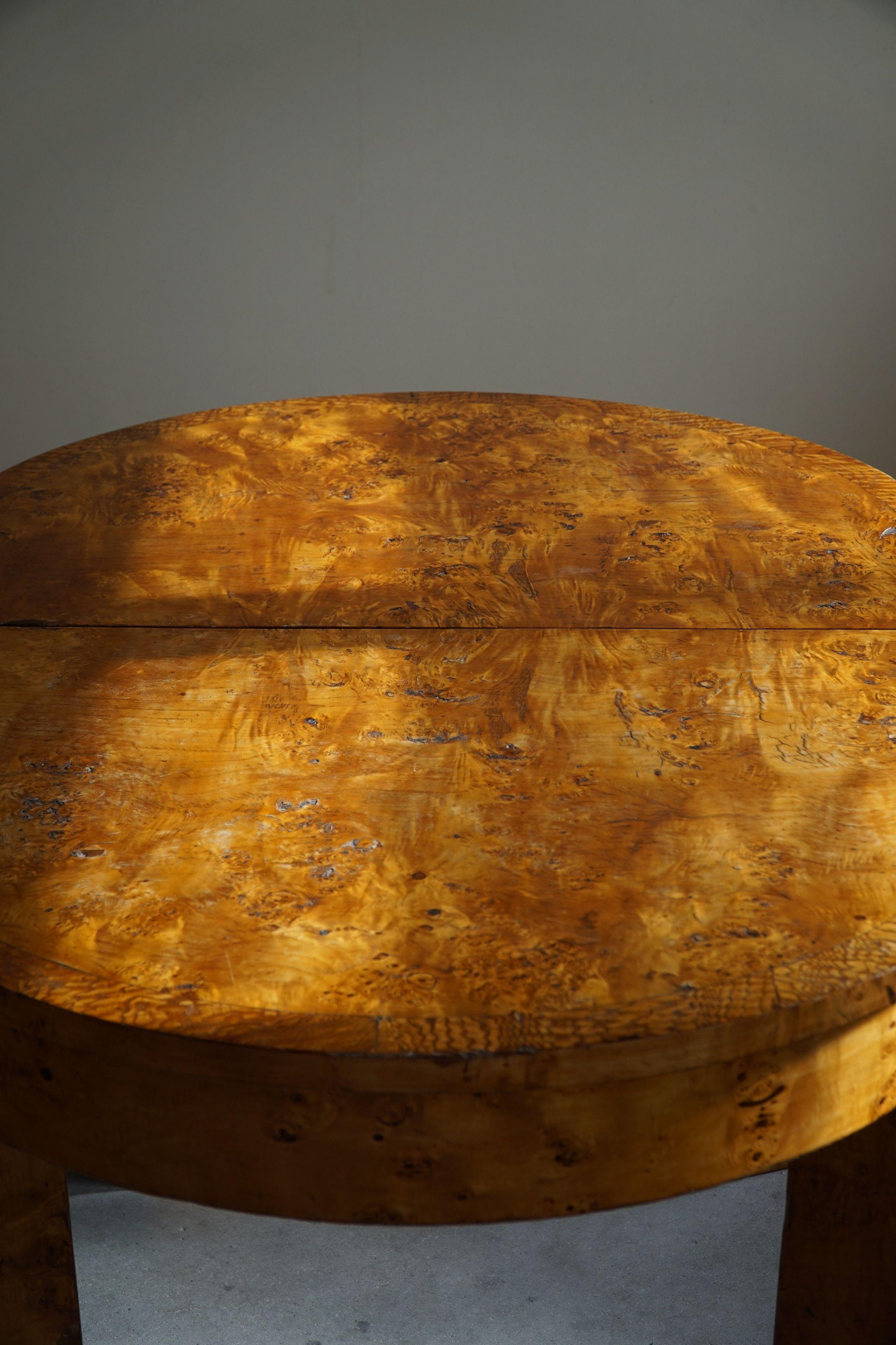 Swedish Art Deco Oval Dining Table in Burl Wood, 1930s In Good Condition In Odense, DK