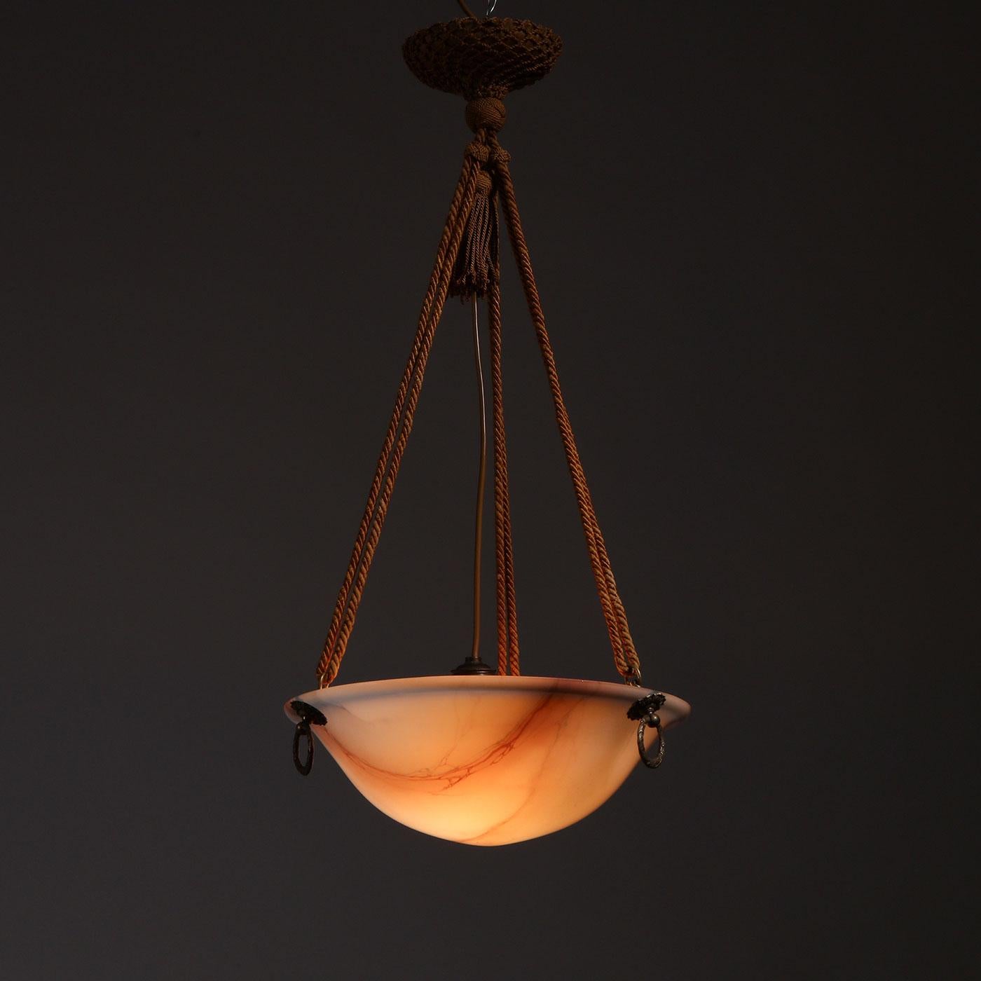 Swedish Art Deco Pendant Lamp in Alabaster and Brass, 1930s In Good Condition For Sale In Praha 2, Hlavní město Praha