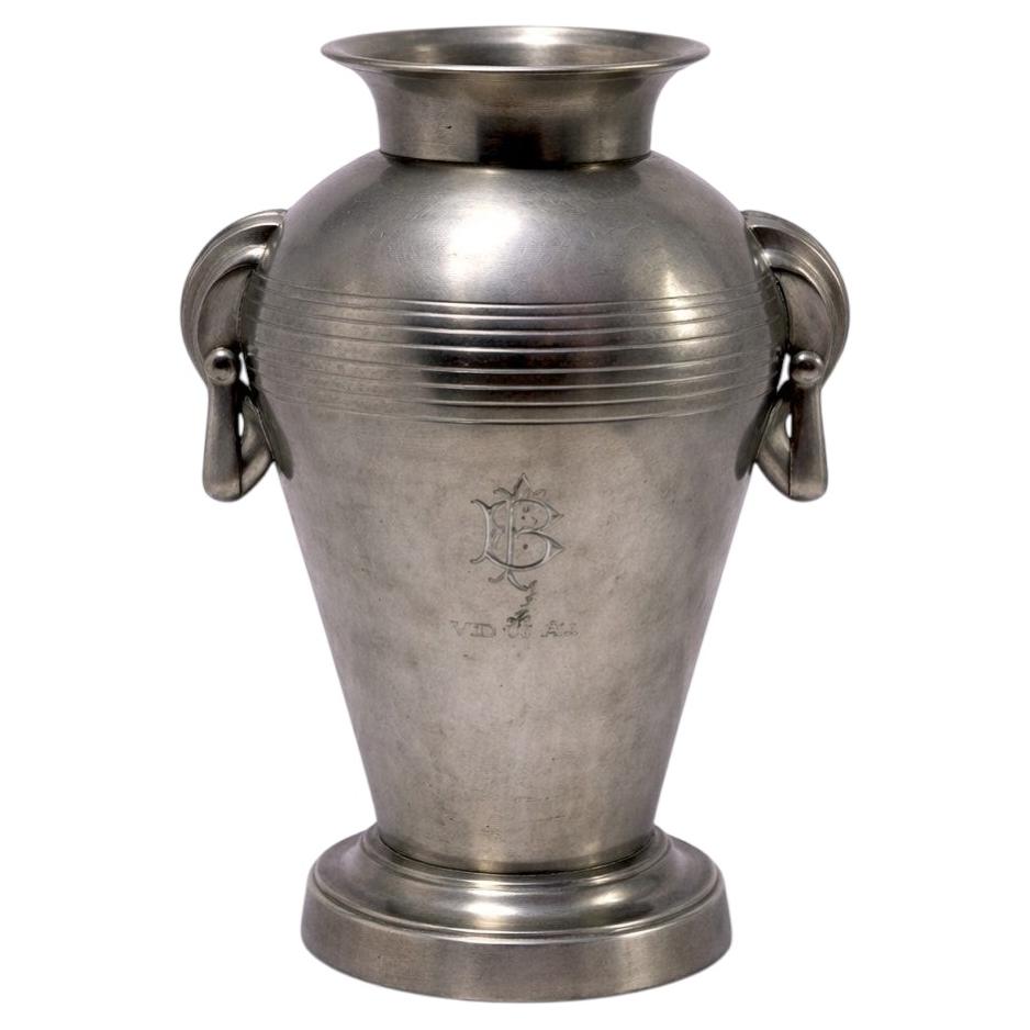 Vase suédois Art déco Amphora en étain par GAB, 1937
