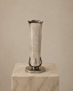 Jarrón sueco de peltre de estilo Art Déco moderno, de GAB Guldsmedsaktiebolaget, con fecha de 1939