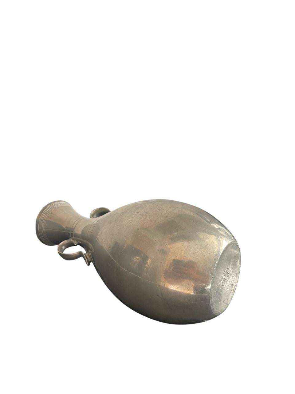 Vase suédois Art déco en étain, Guldsmedsaktiebolaget (GAB), 1933 Bon état - En vente à Stockholm, SE