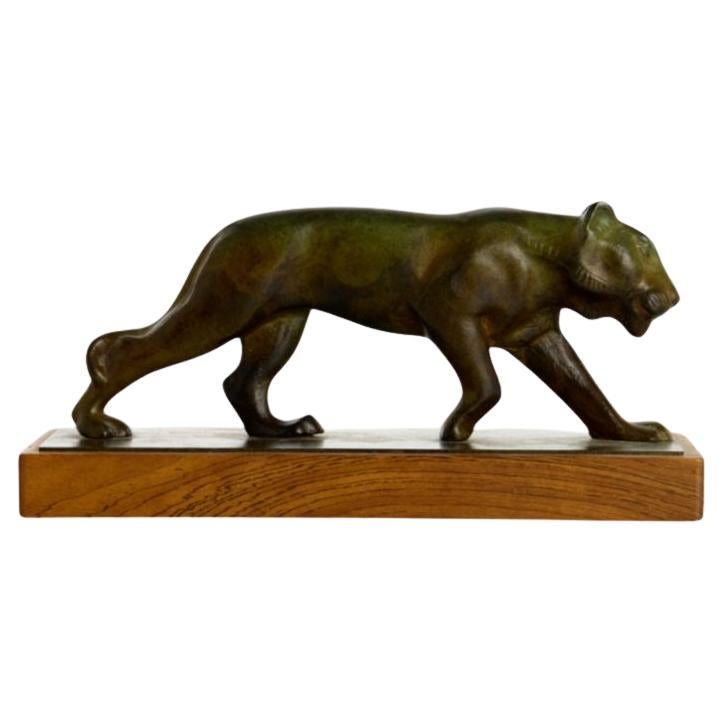 Scultura svedese Art Deco di un leone femmina