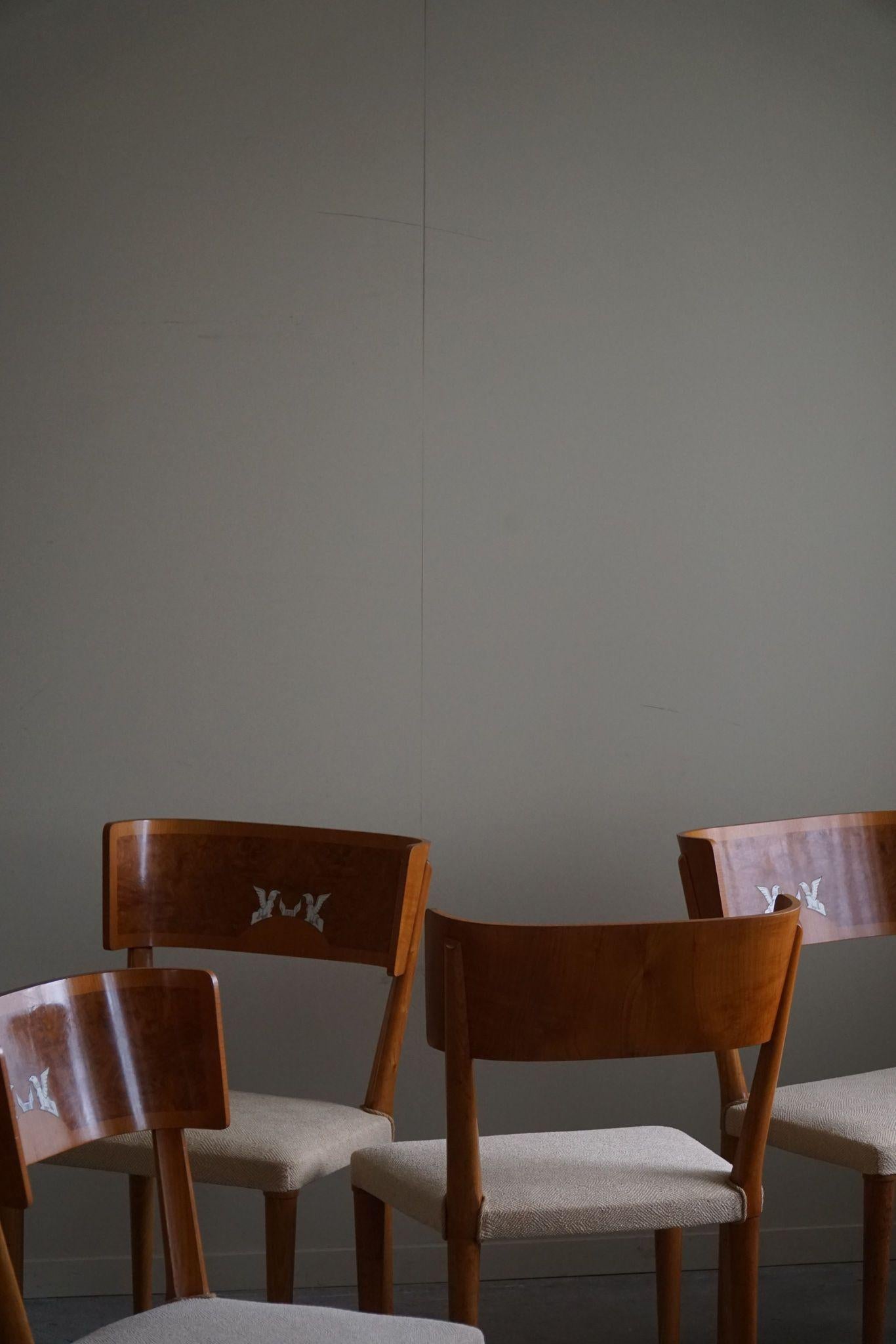 Swedish Art Deco, Set of 4 Klismos Chairs in Birch & Elm, Griffin Inlays, 1930s For Sale 9