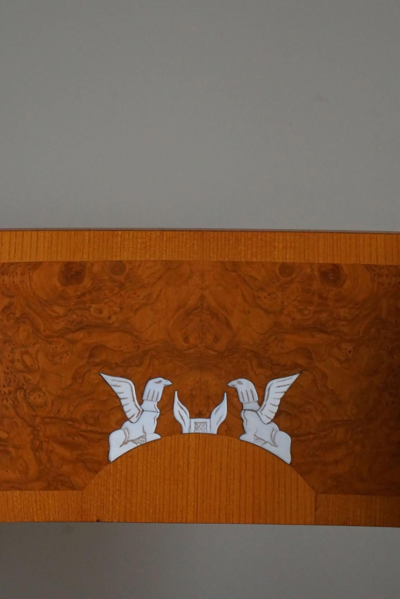 Swedish Art Deco, Set of 4 Klismos Chairs in Birch & Elm, Griffin Inlays, 1930s For Sale 11